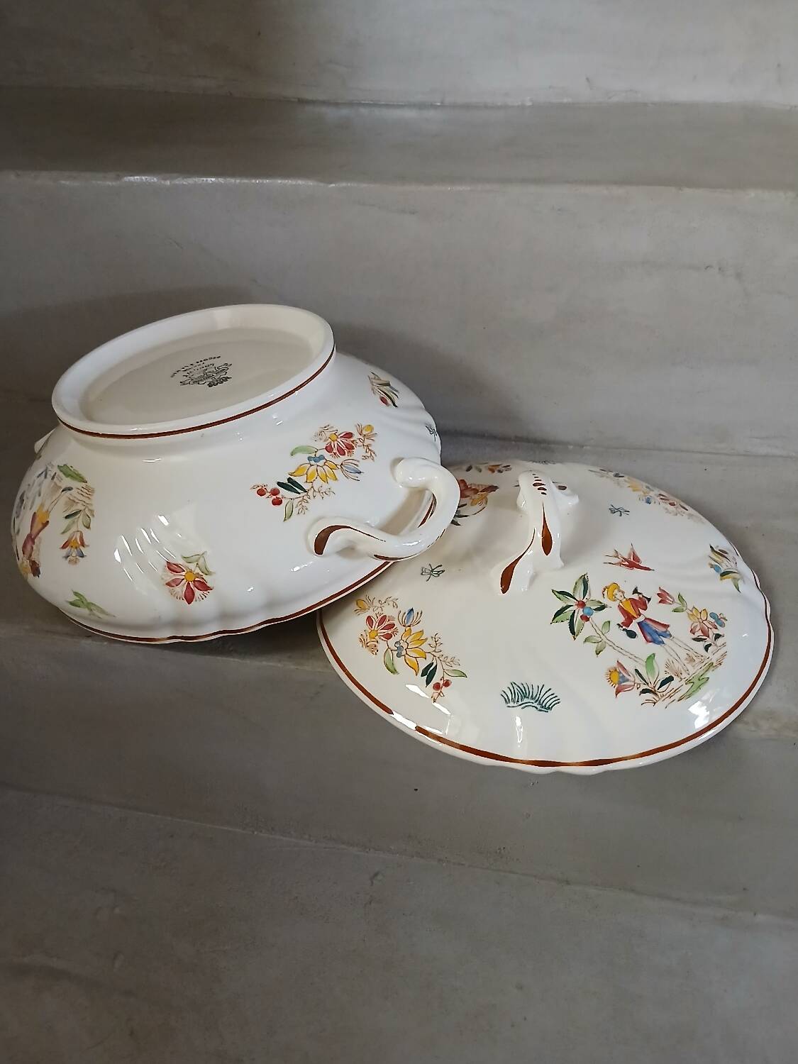 Longwy "Old Moustier" soup tureen