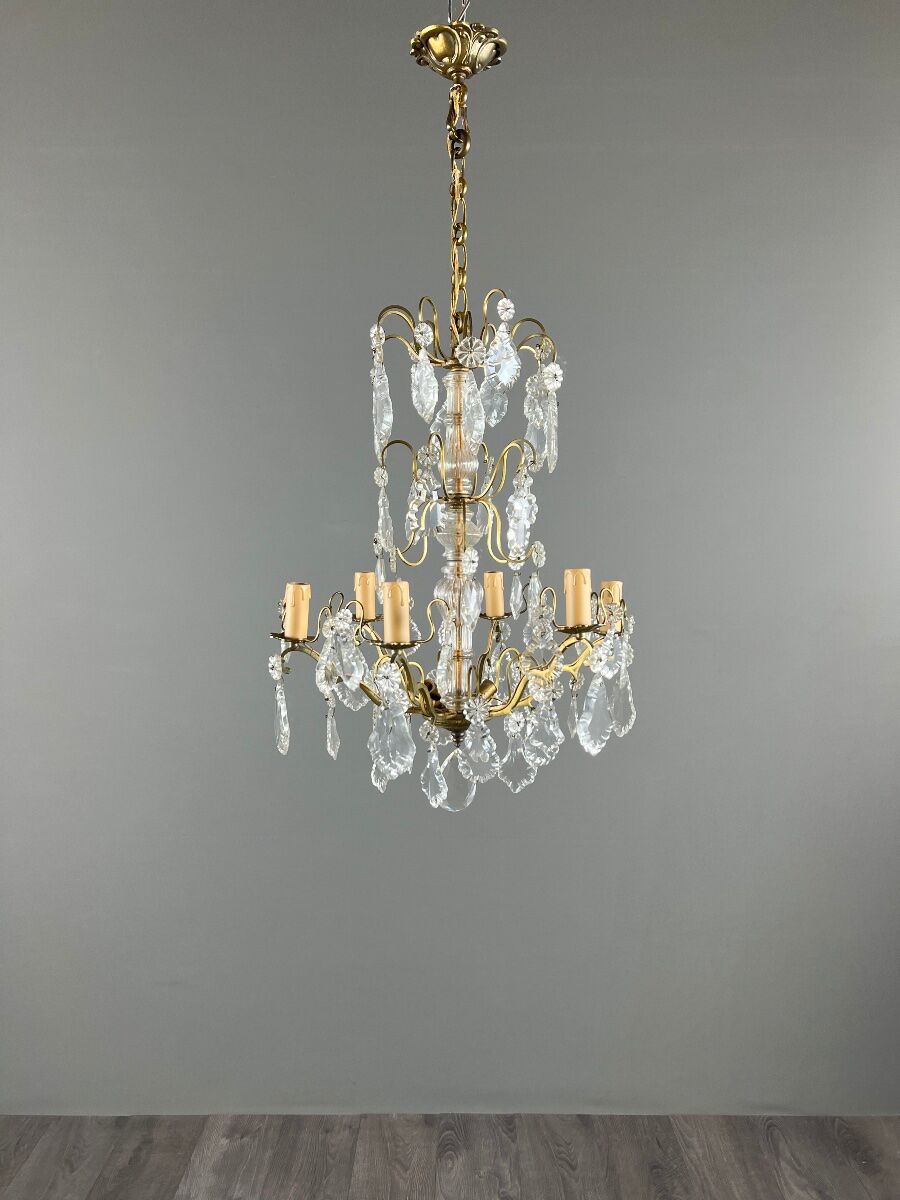 Bronze and crystal chandelier with pendants, Louis XV style, 20th century.