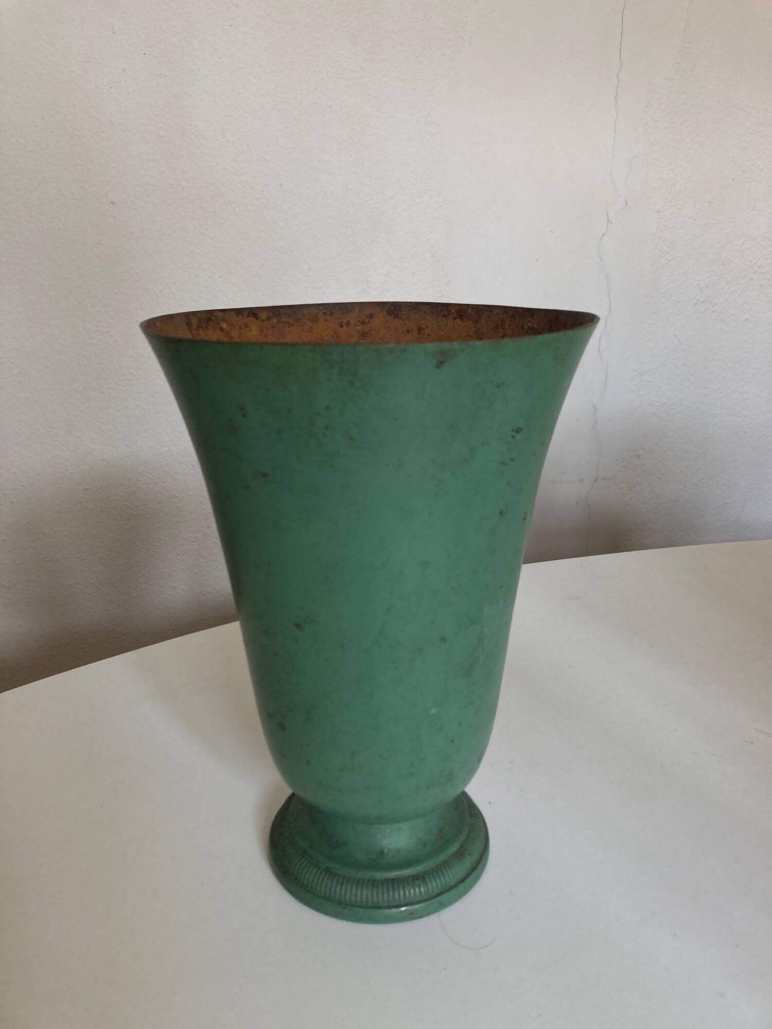 Neo-classical Medici vase in lacquered metal with original patina, 1960