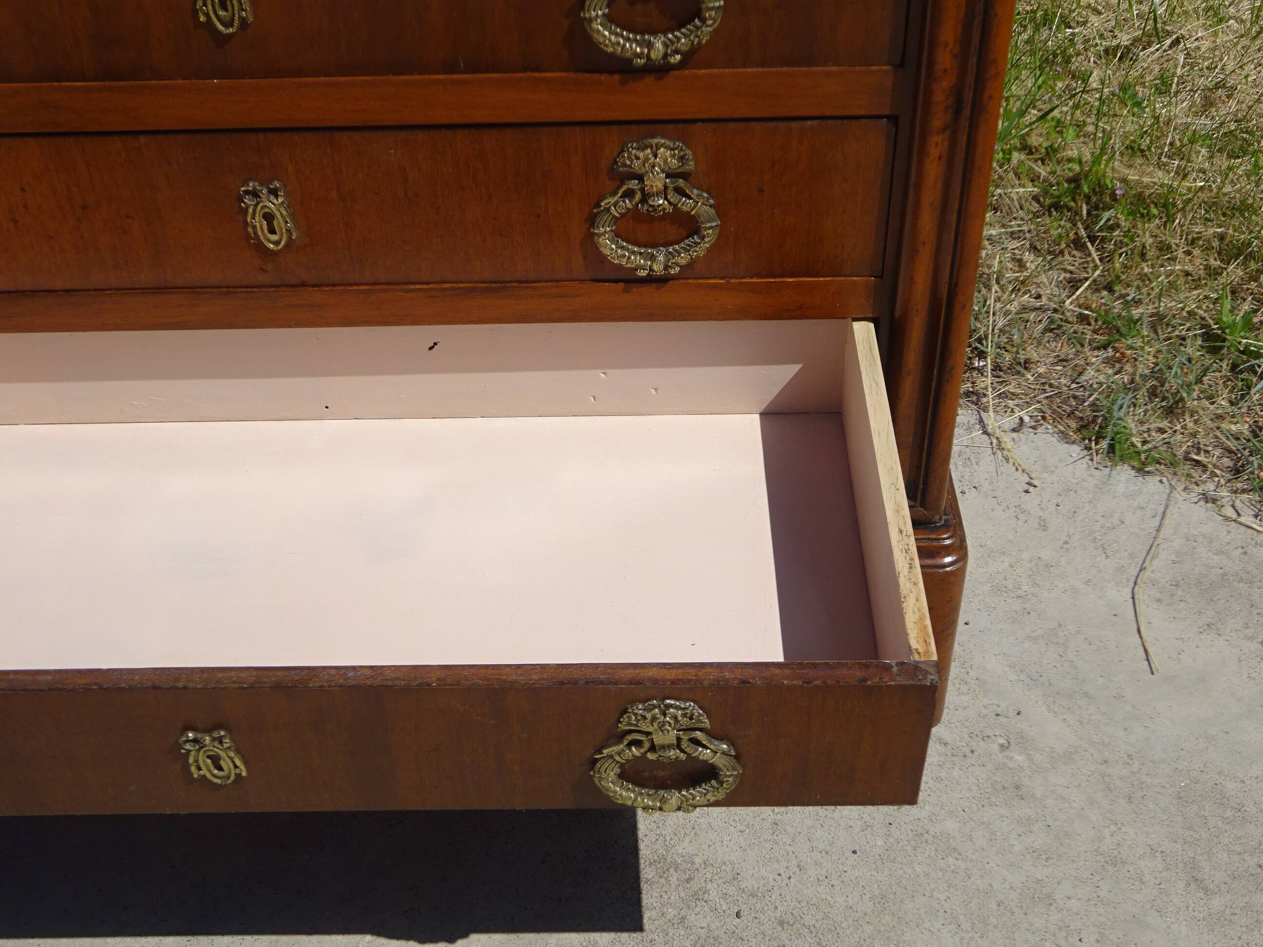 Commode 4 tiroirs, jolies poignées dorées