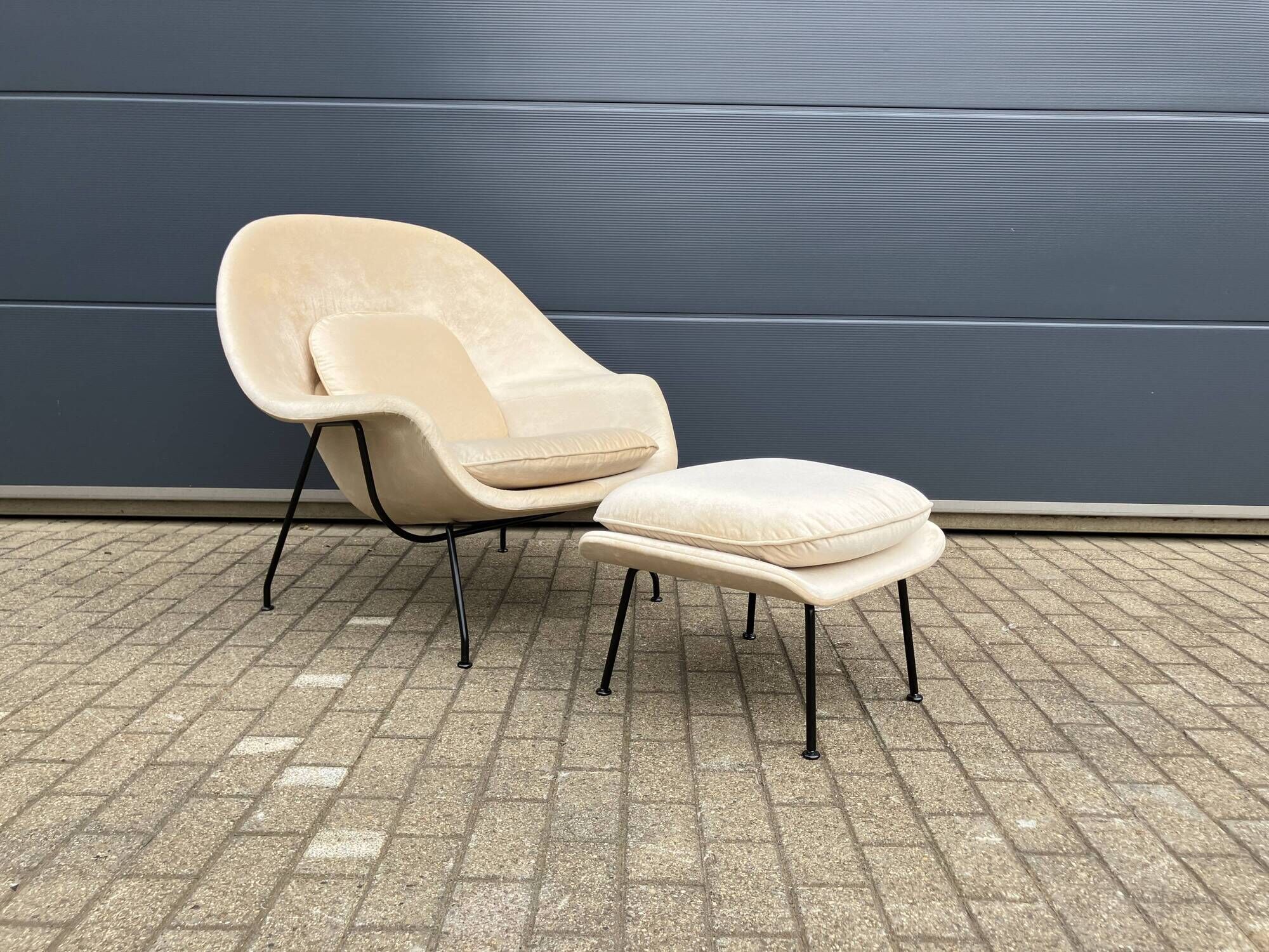 Knoll Womb chair + ottoman Eero Saarinen Beige Sand color, perfect condition!