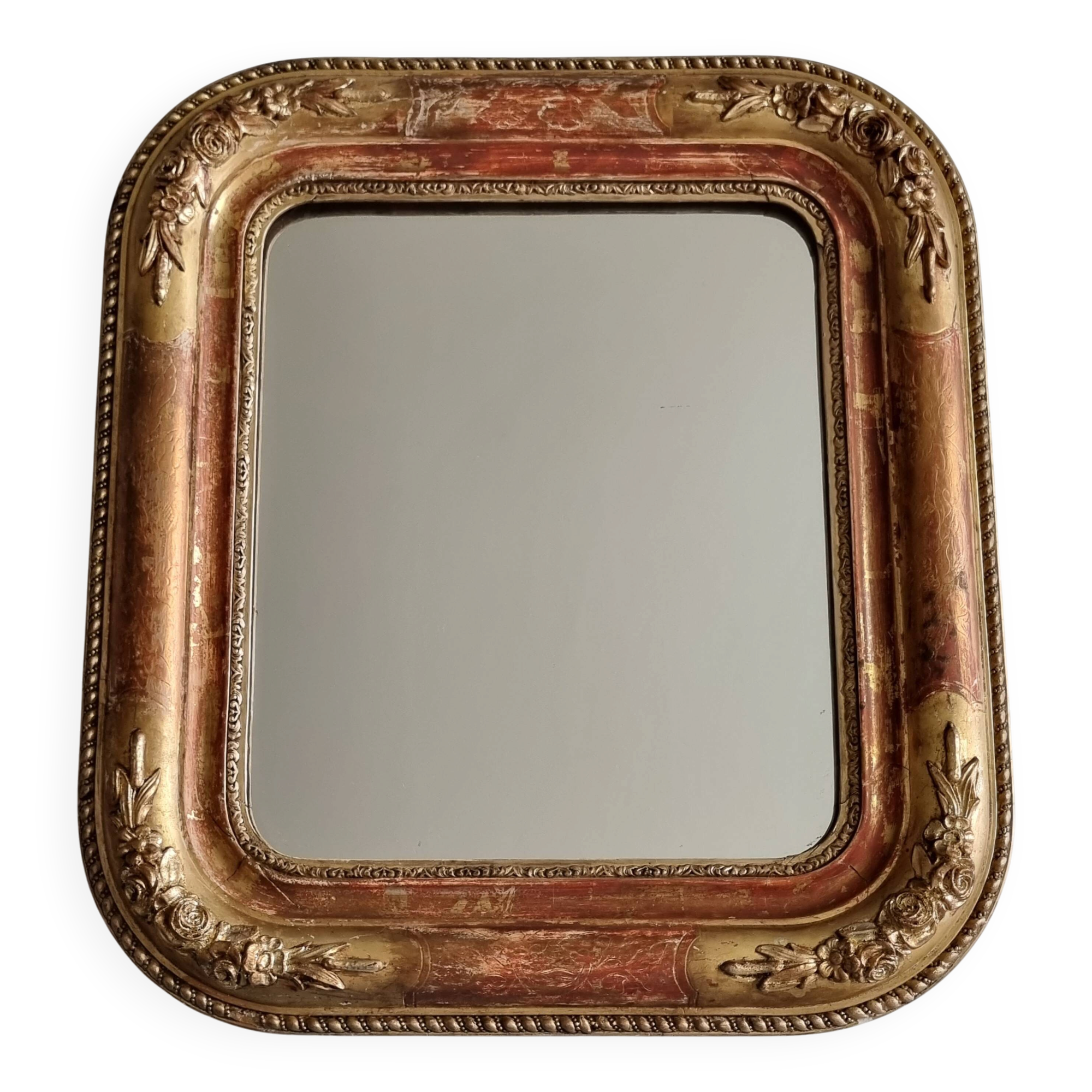 Miroir Louis-Philippe en bois et stuc doré à décor floral, XIXe, 43x38 cm