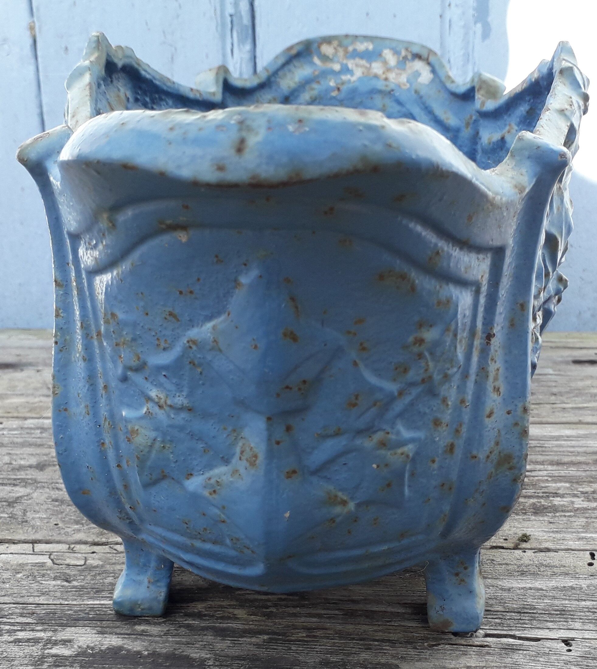 Cast iron planter