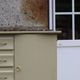Commode asymétrique art déco – Marbre & vert crème