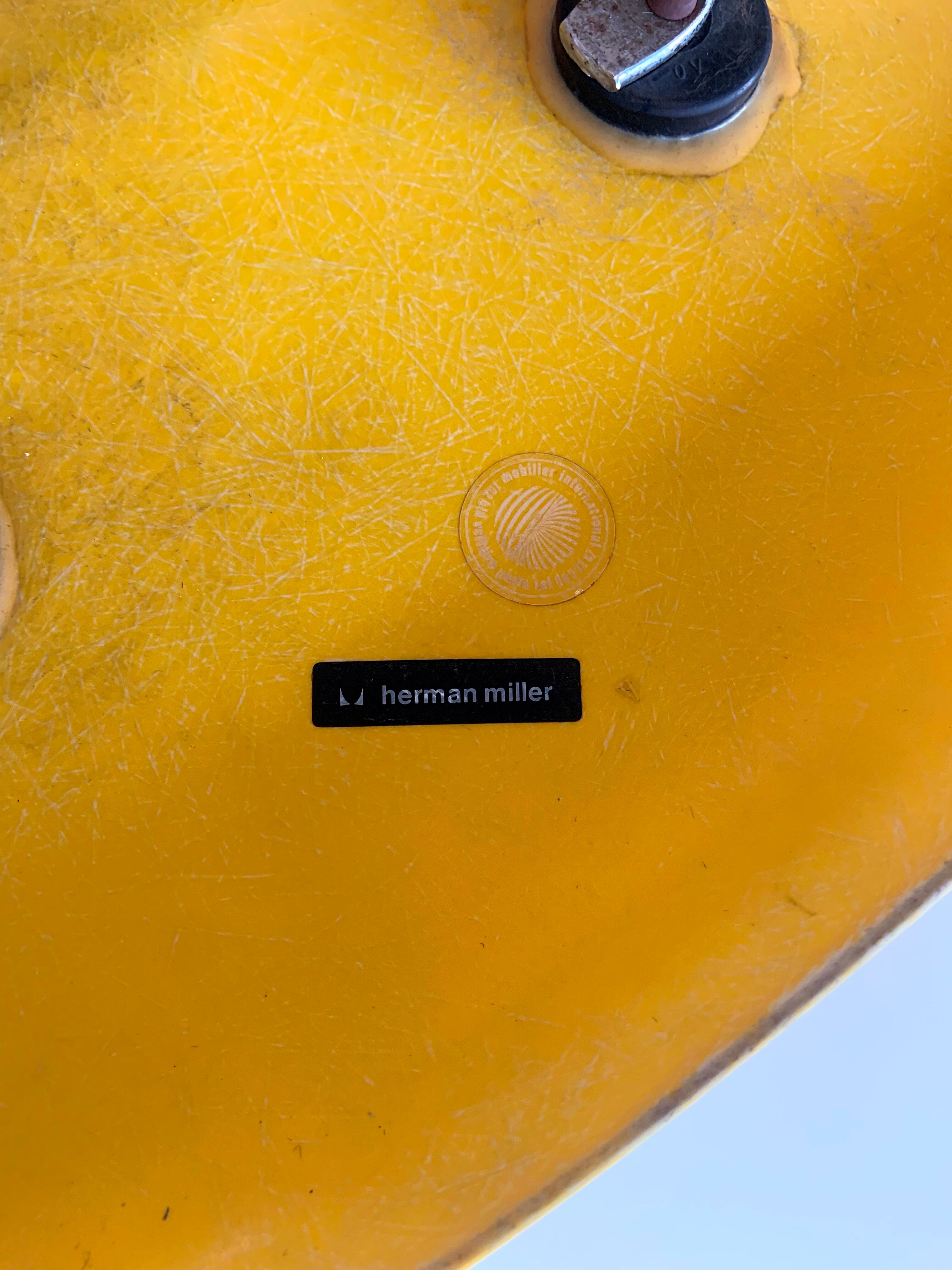 DSX chair by Herman Miller, Mobilier International