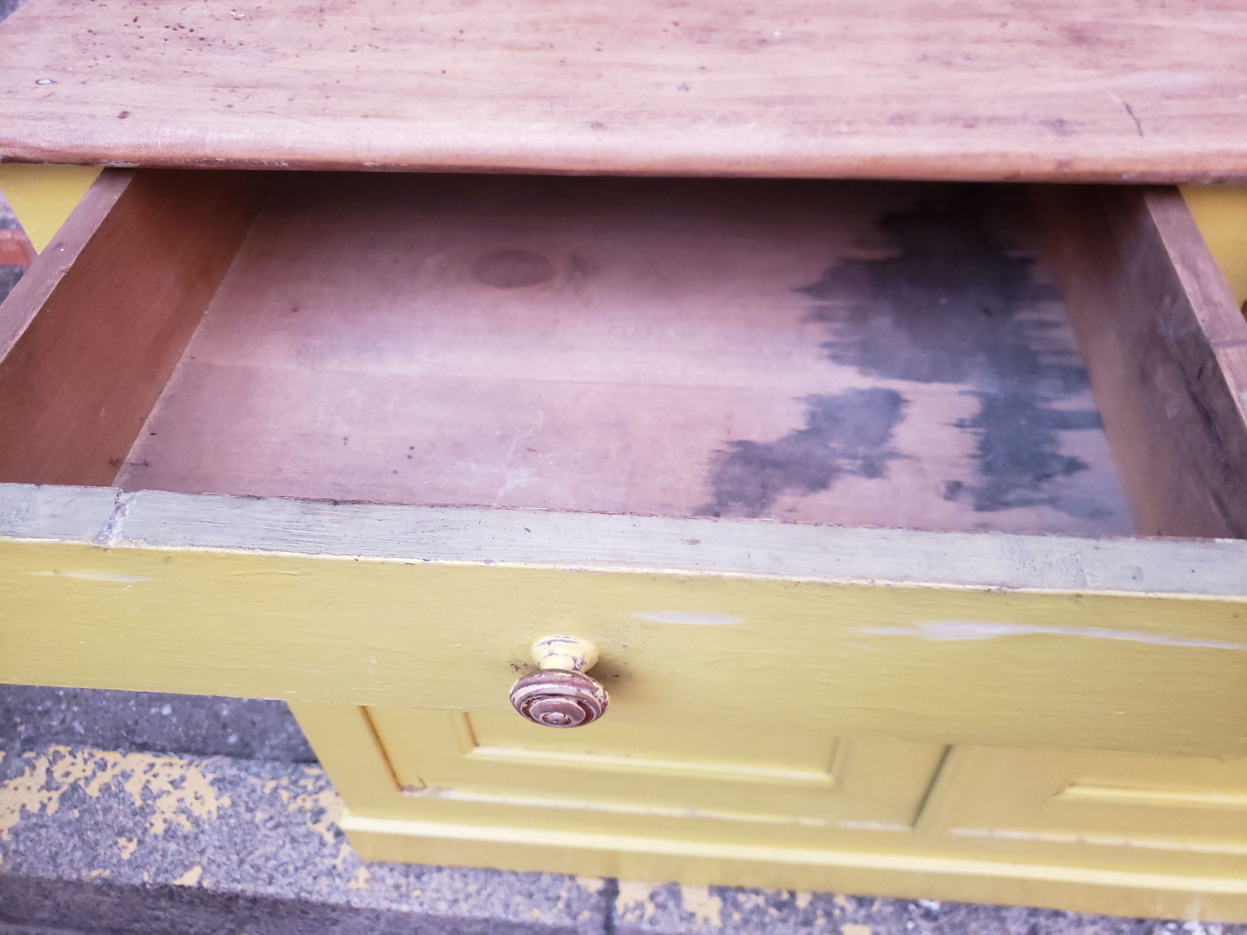 Lemon yellow country buffet