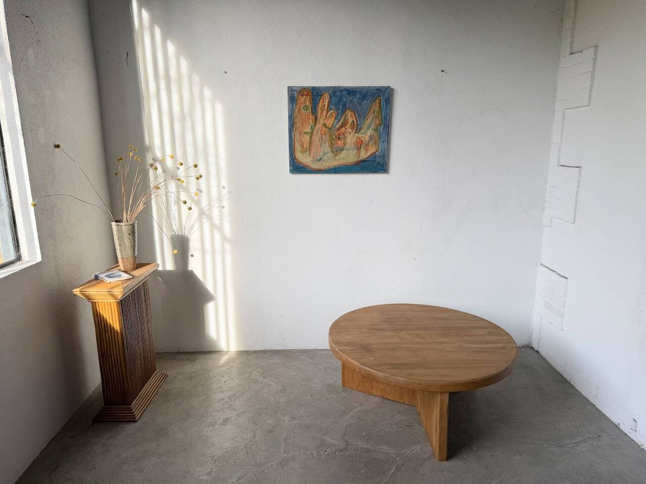 Round modernist coffee table, elm, 1950s.
