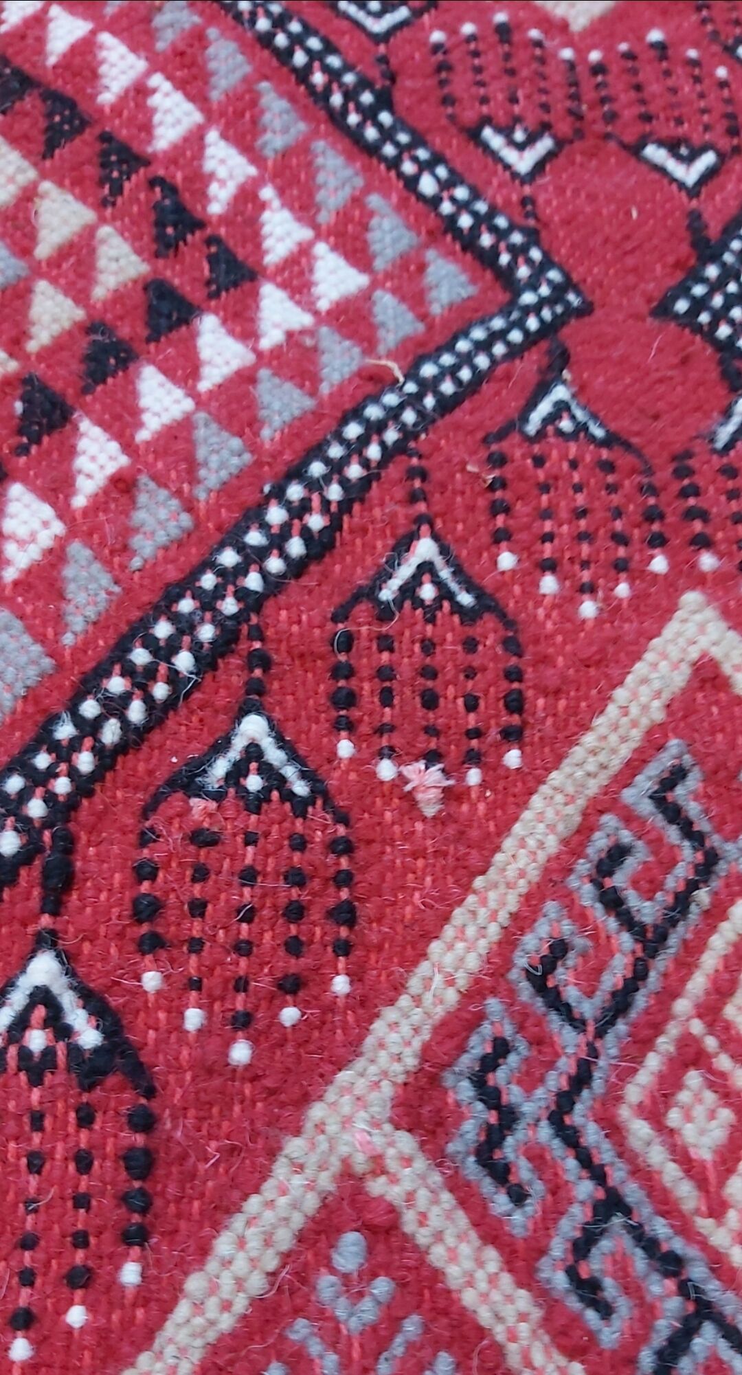 Handmade red Berber kilim rug in pure wool 170x124cm