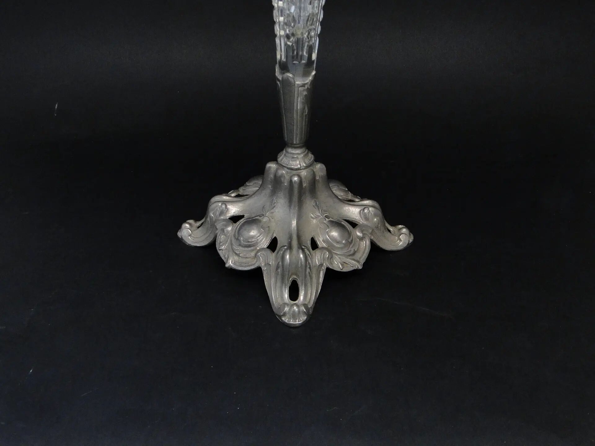 Vase Art Nouveau, verre pressé et étain, France, début du 20e siècle