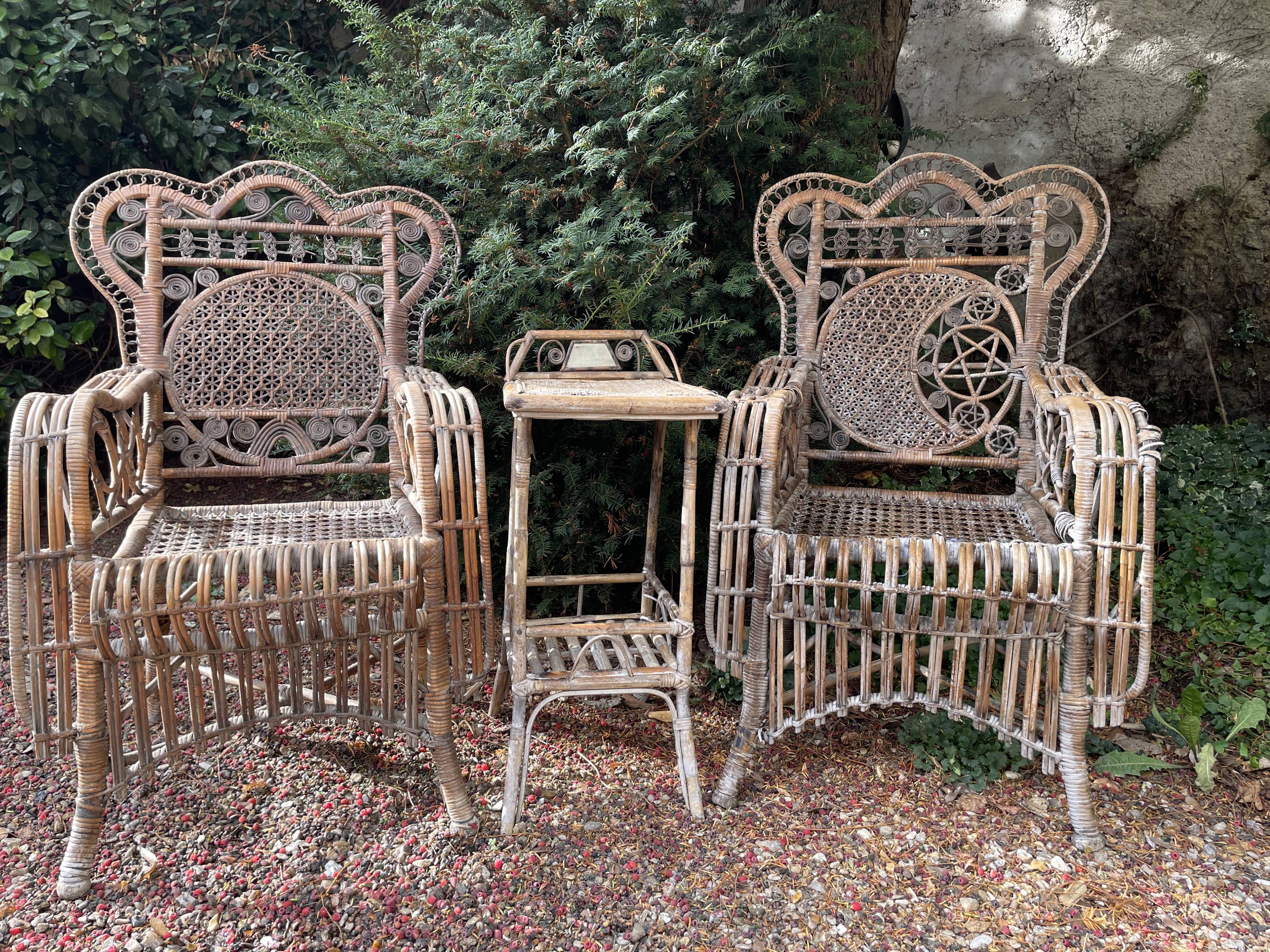 Paire de fauteuils anciens en rotin