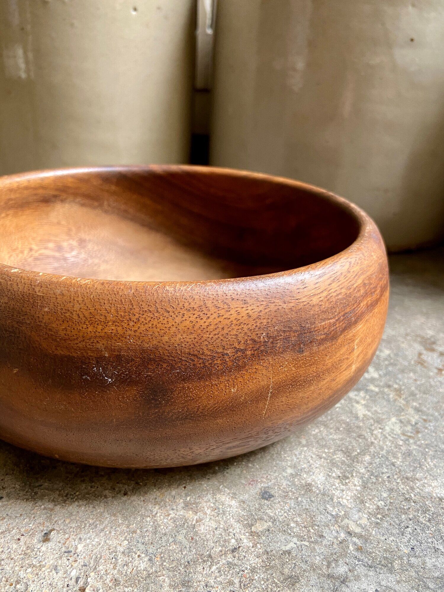 Salad bowl, cut into turned wood