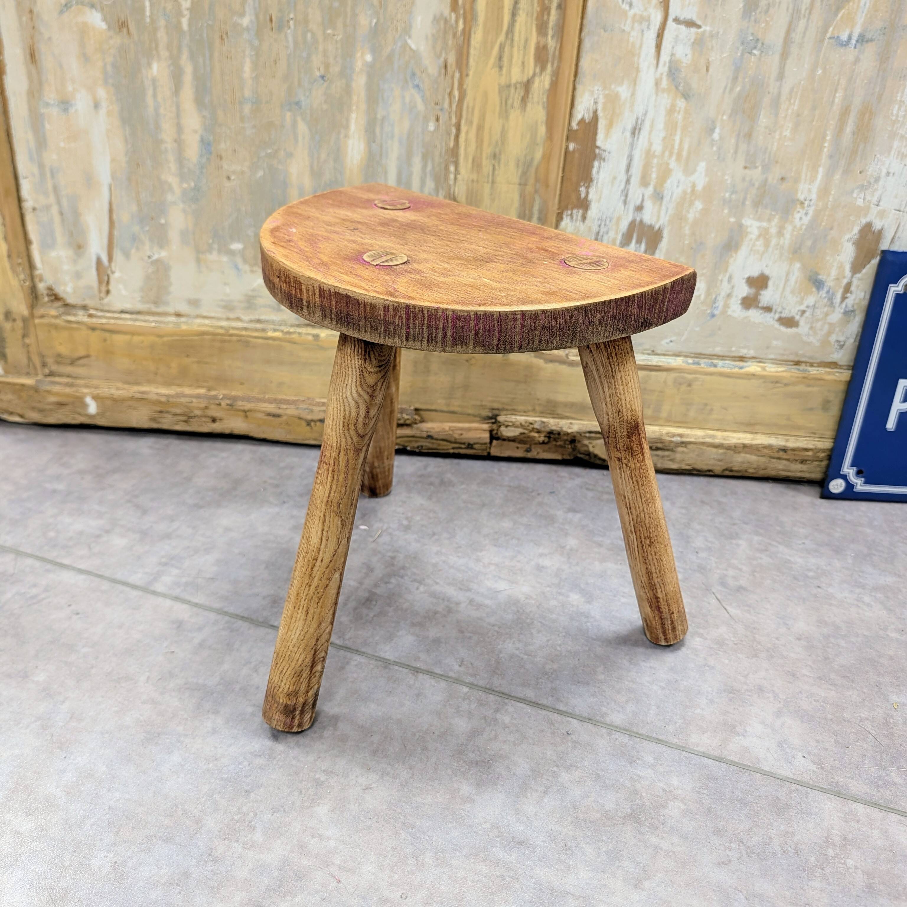 Tripod cowherd stool