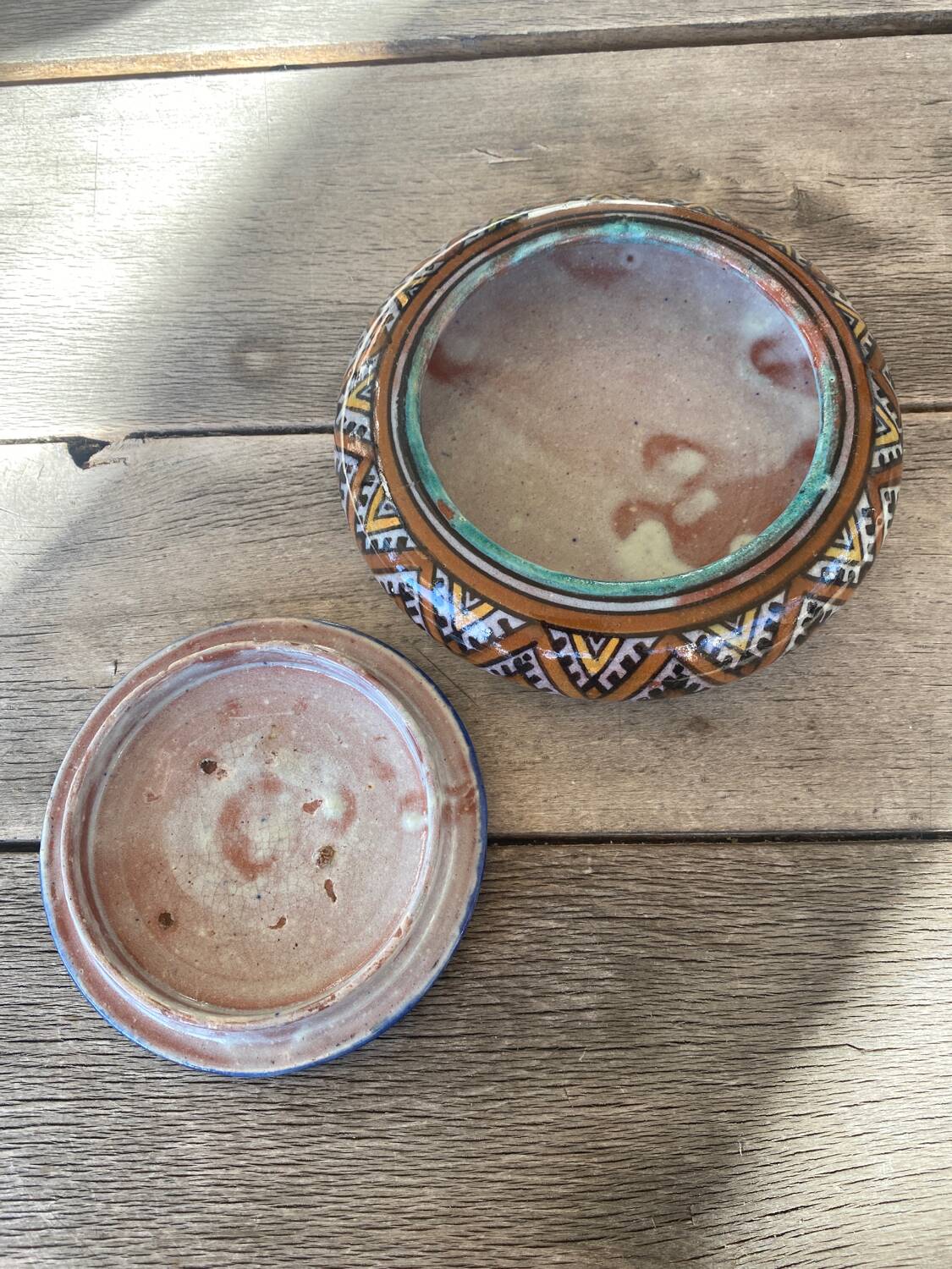 Ceramic pot with lid