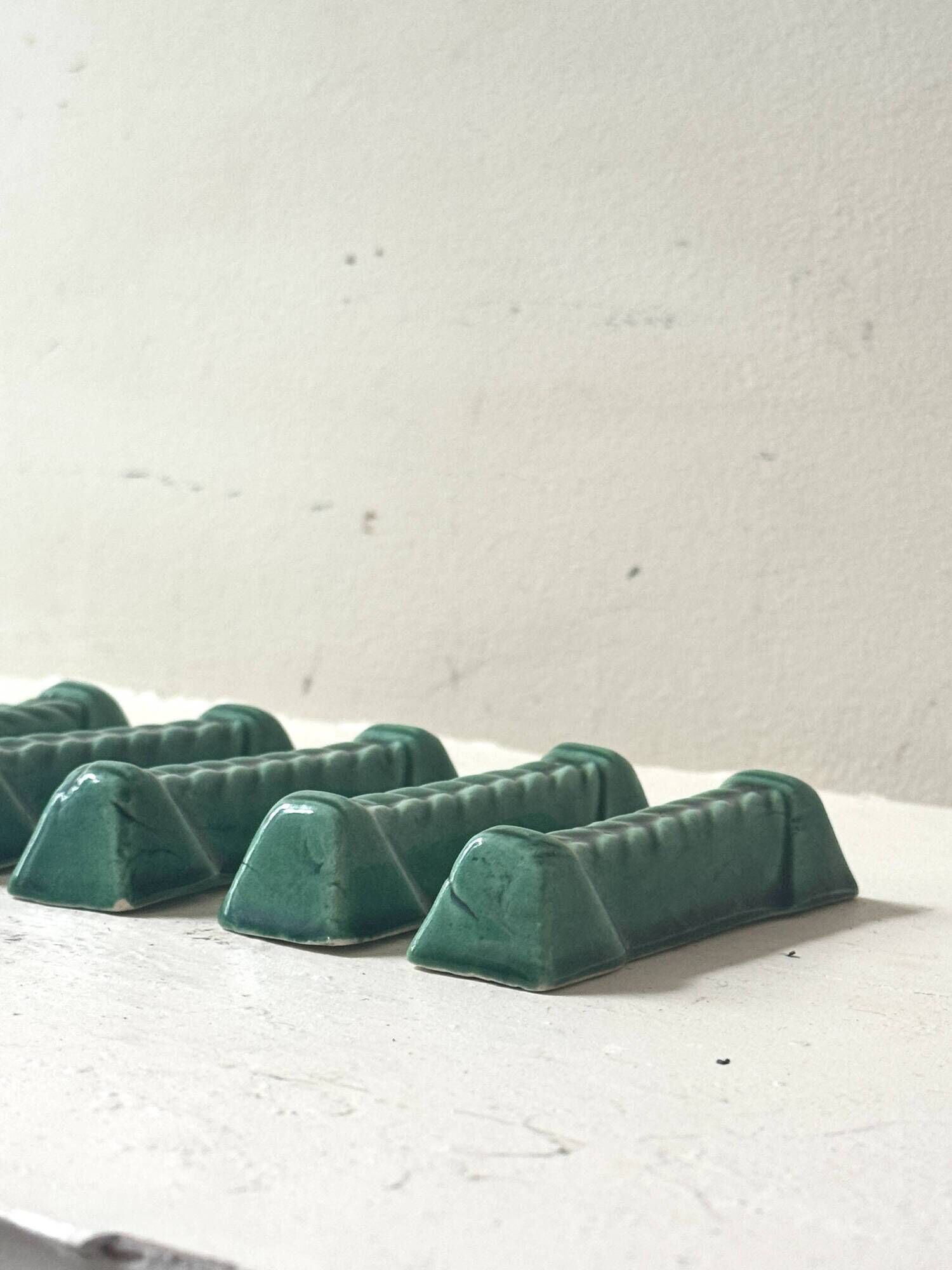 6 green ceramic knife rests, Vallauris 1950