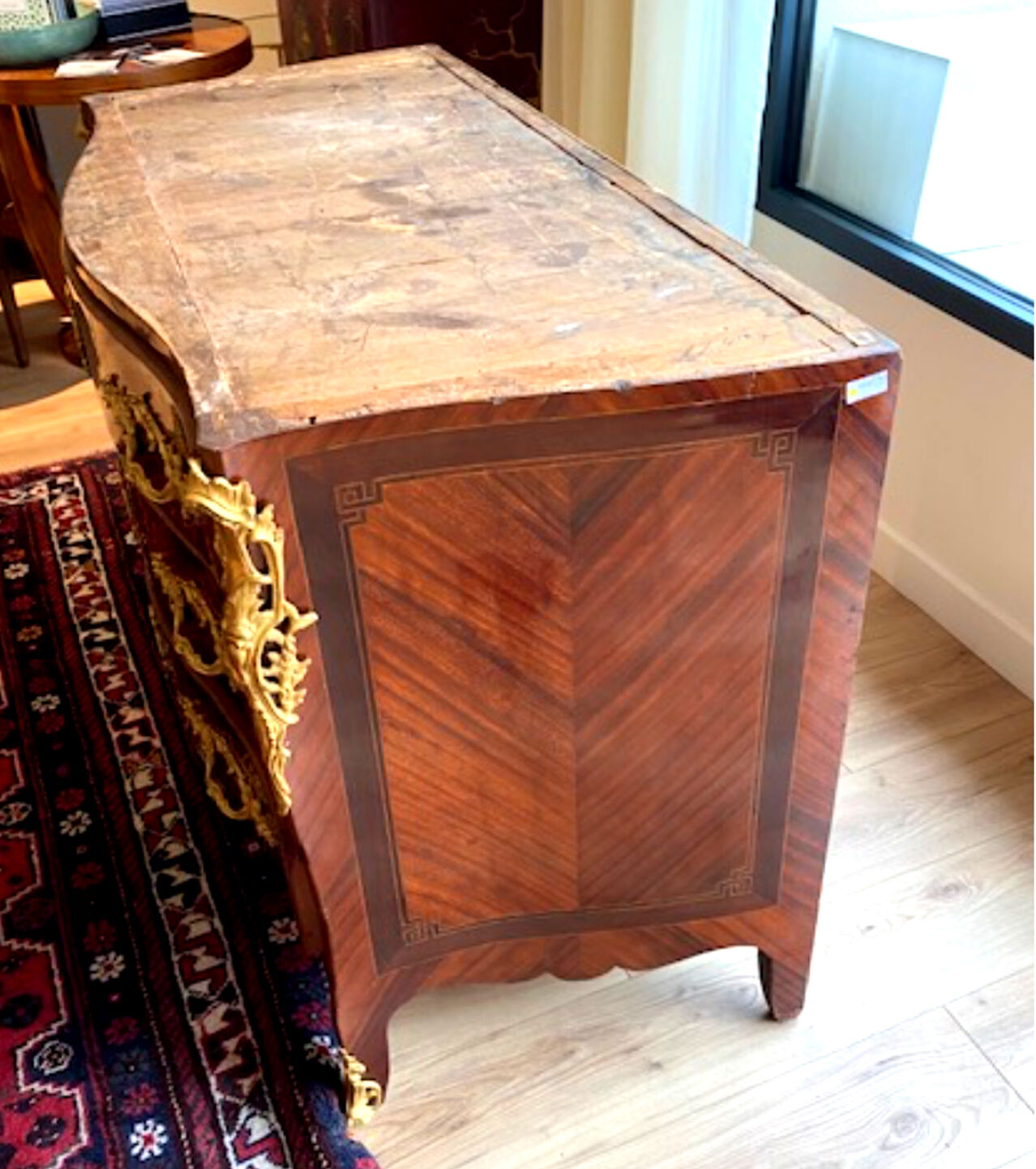 Louis XV period chest of drawers in violet wood.bronze trim