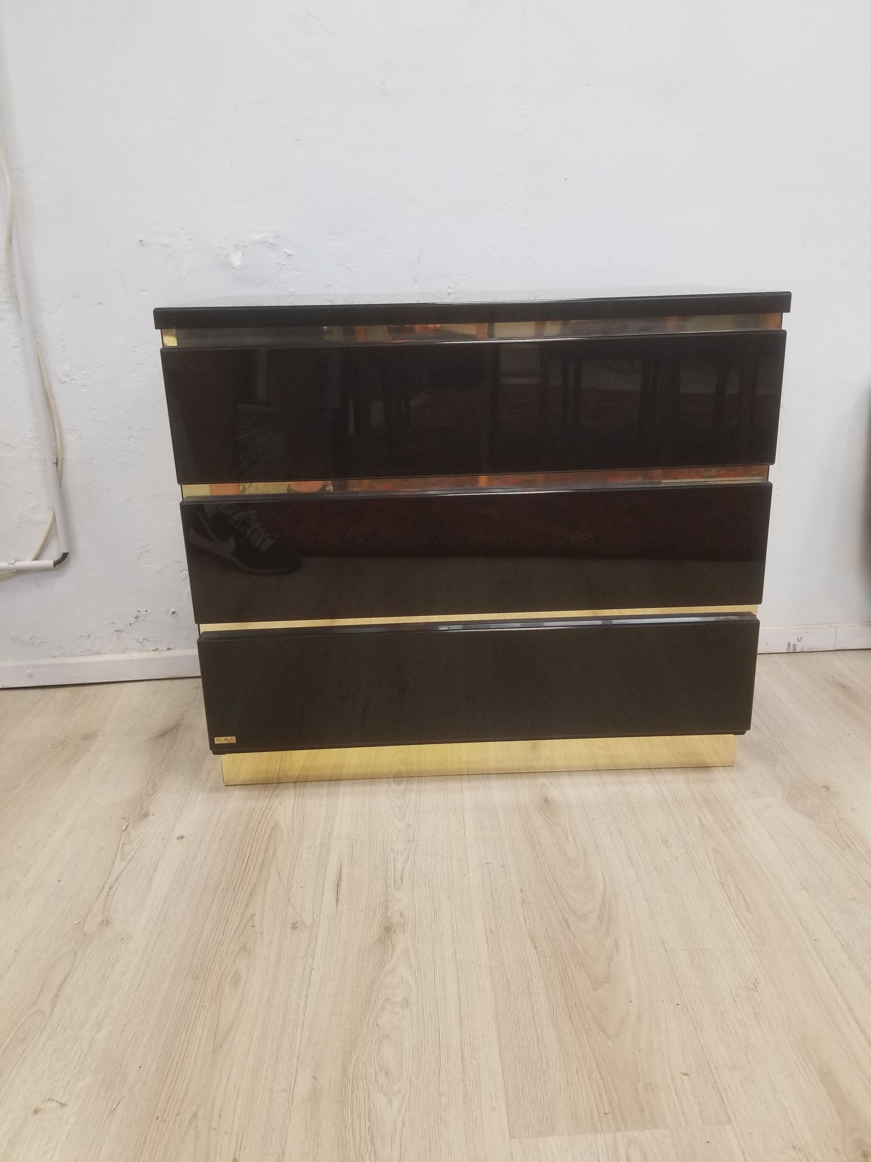 Eric Maville dresser