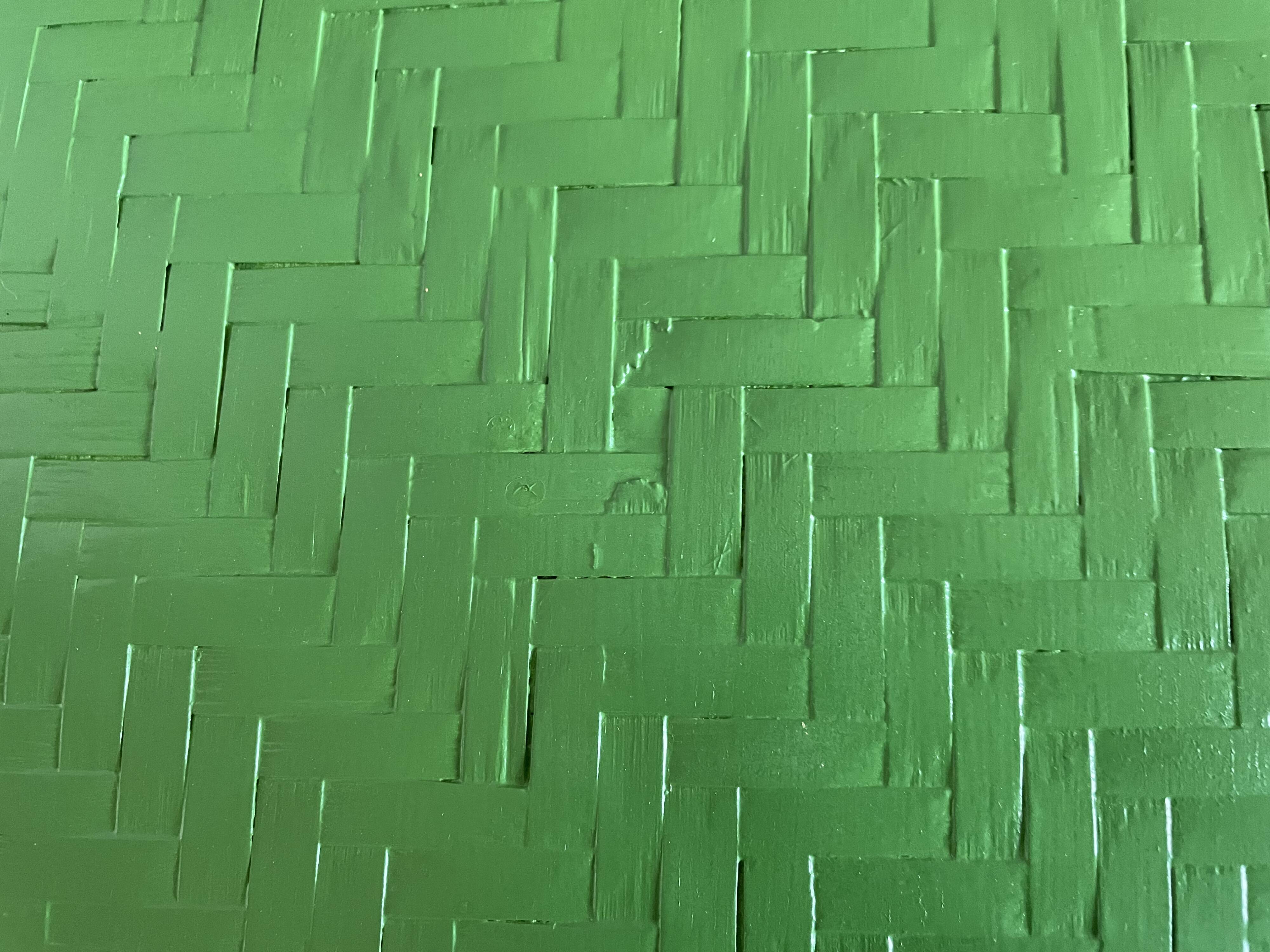 Table with 3 wood and bamboo trays