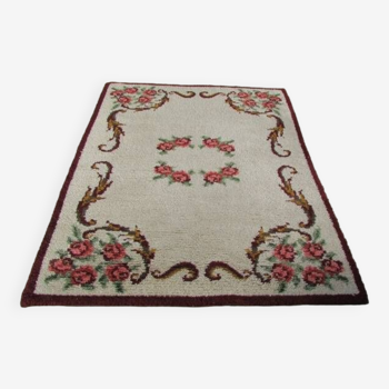 Tapis romantique blanc et bordeaux, 190 x 150 cm