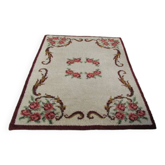 Tapis romantique blanc et bordeaux, 190 x 150 cm