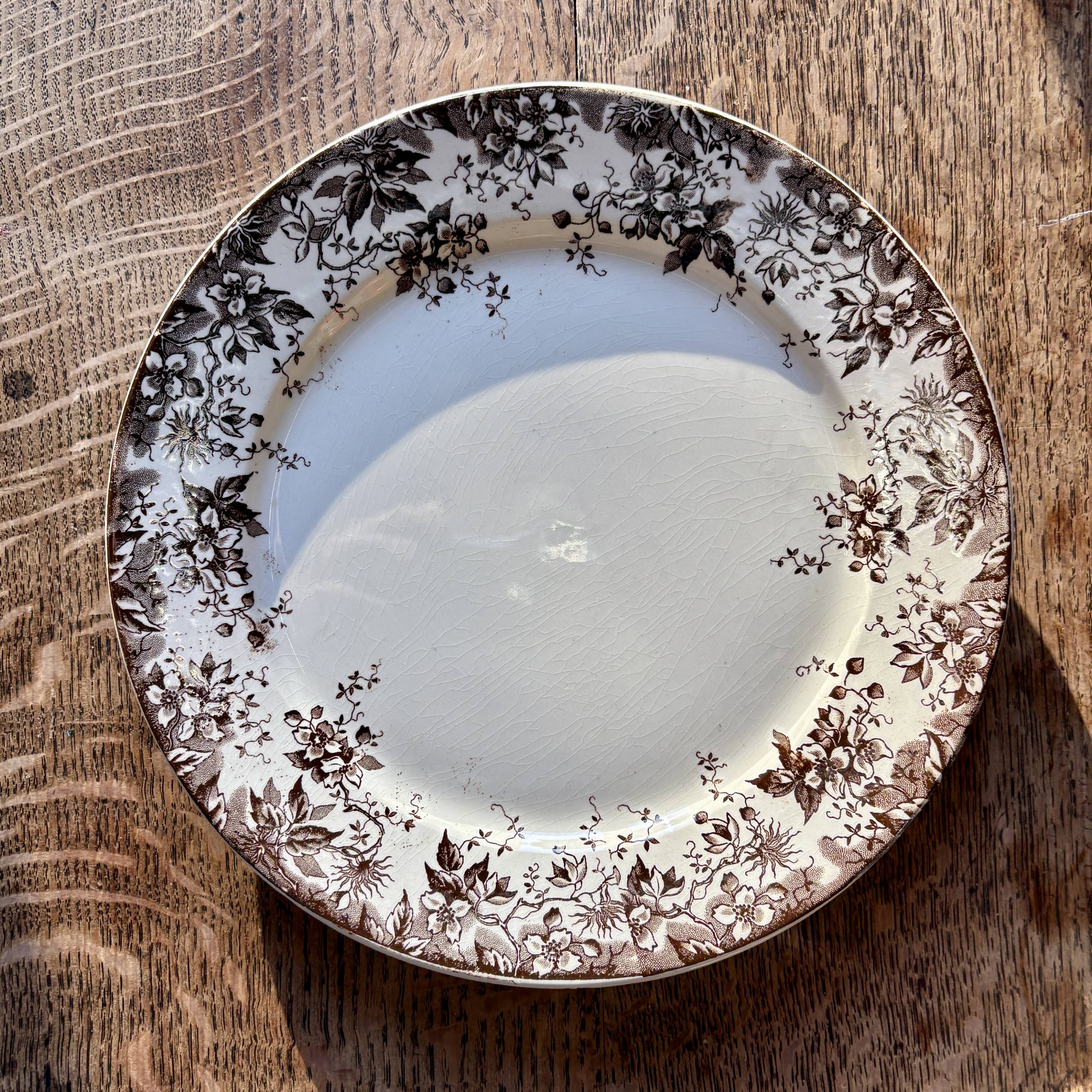 Lot de 6 assiettes à dessert anciennes en terre de fer modèle Alphand de Sa