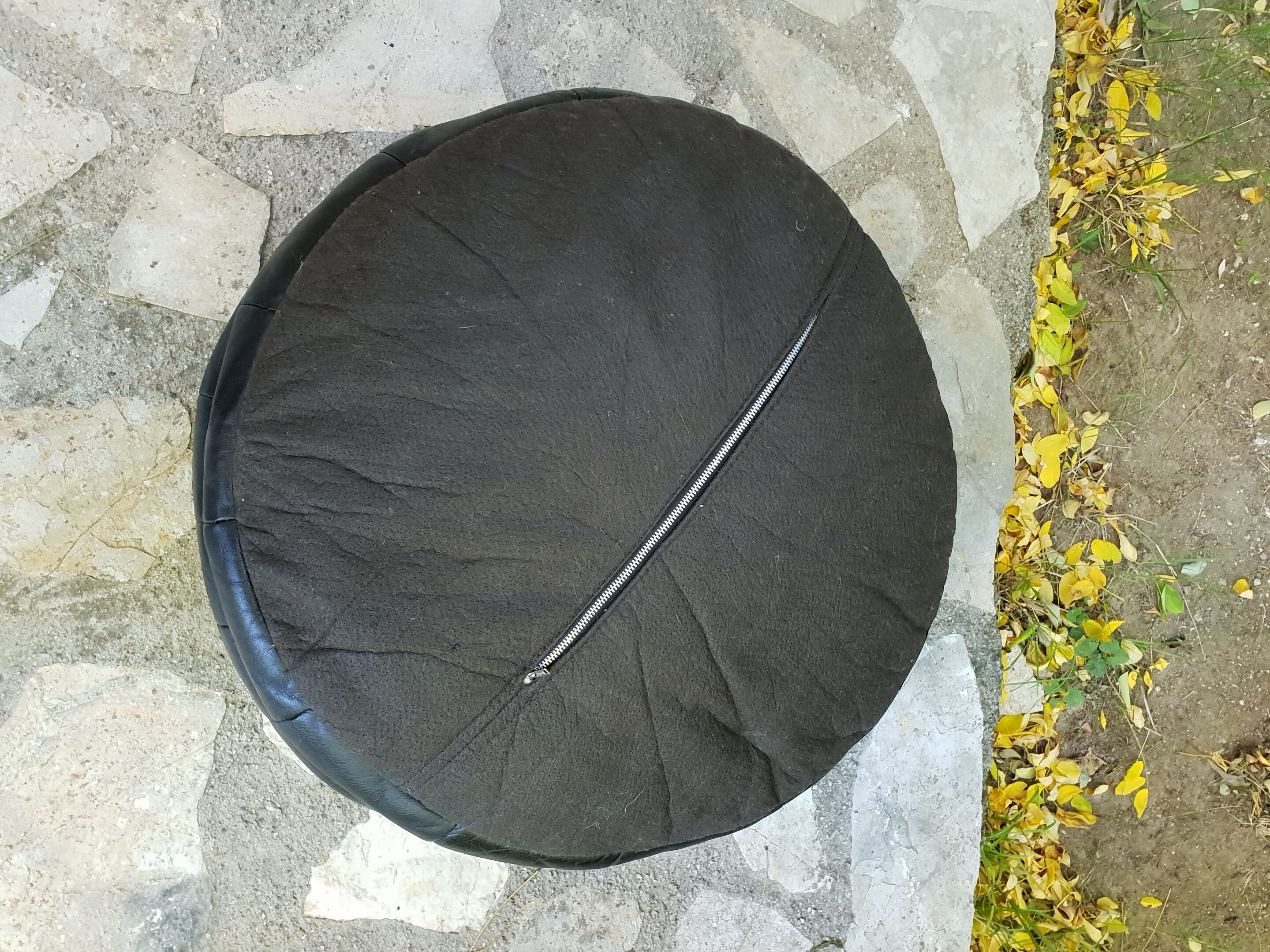 Leather pouf De Sede 1970