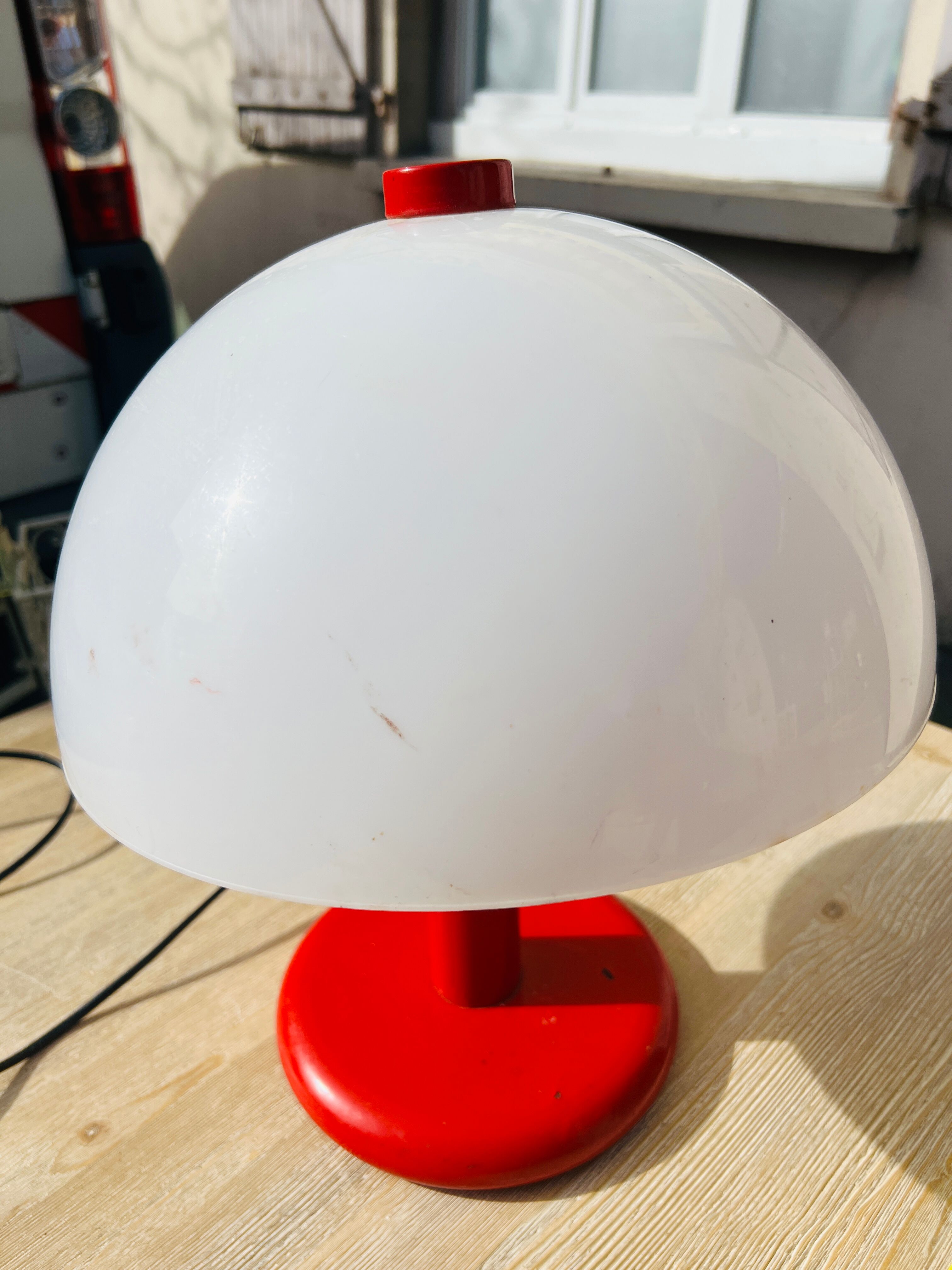 Lampe de bureau en métal laqué