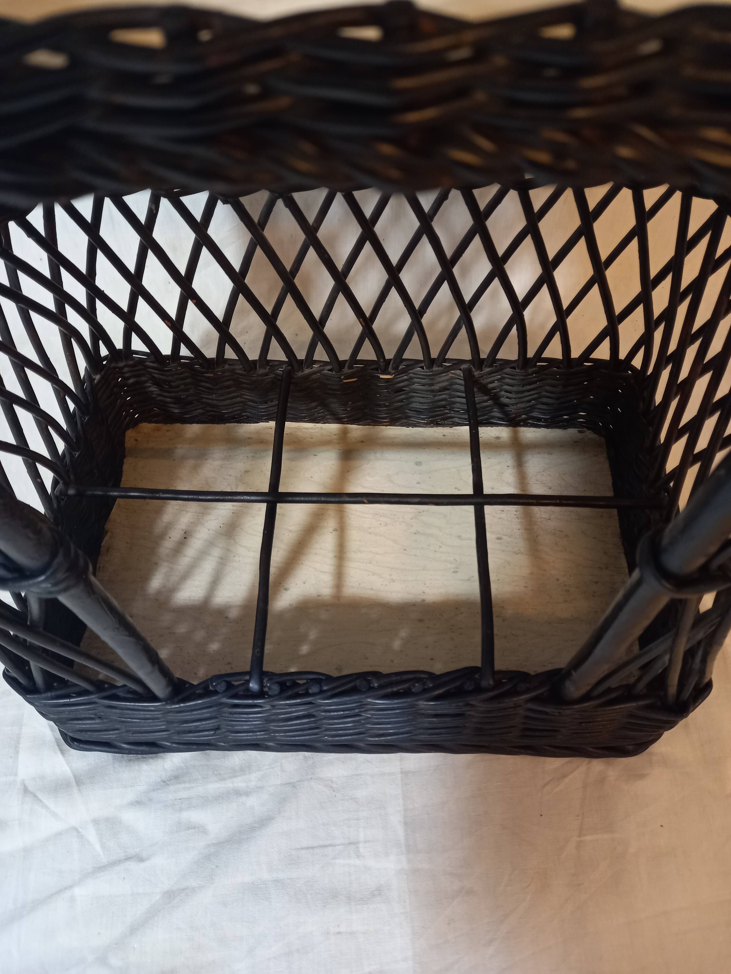 Mini bar or portable bottle holder in black rattan