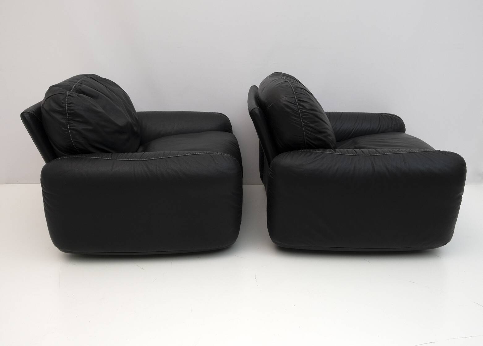 Pair of Piumotto Italian Leather Armchairs by Arrigo Arrighi for Busnelli,