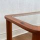 Table basse en bois et verre