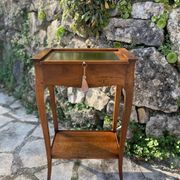 Small Louis XV period writing table in Walnut. 18th Century Period
