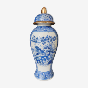 Covered vase with printed Asian décor