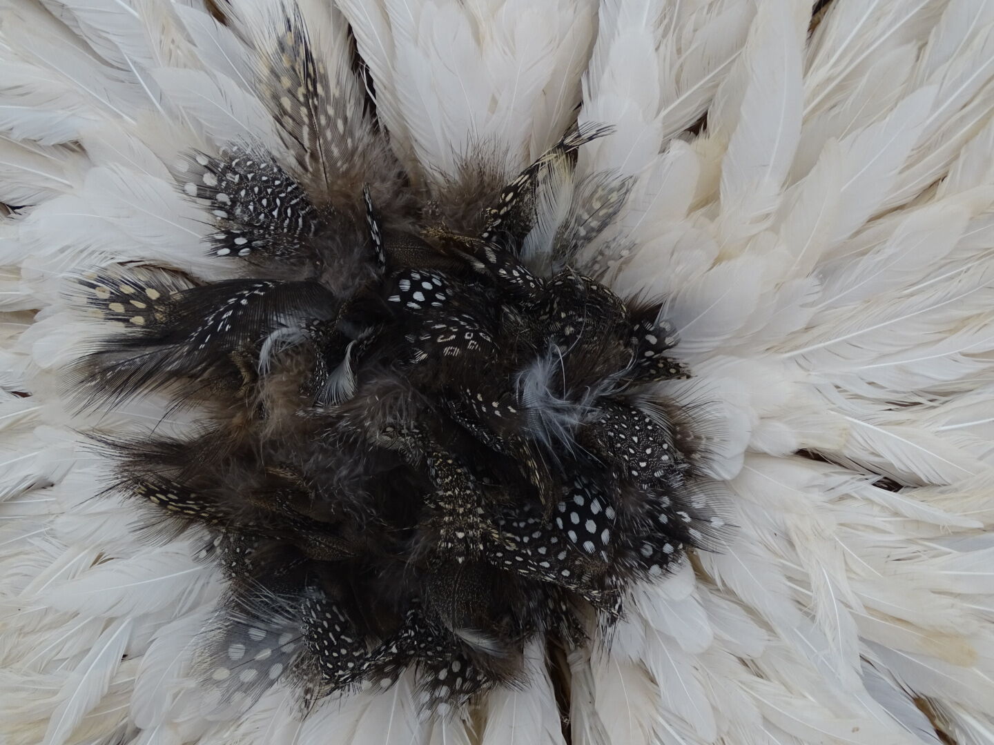 White with black heart 80/85 cm juju hat