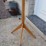 Parrot coat rack with compass feet