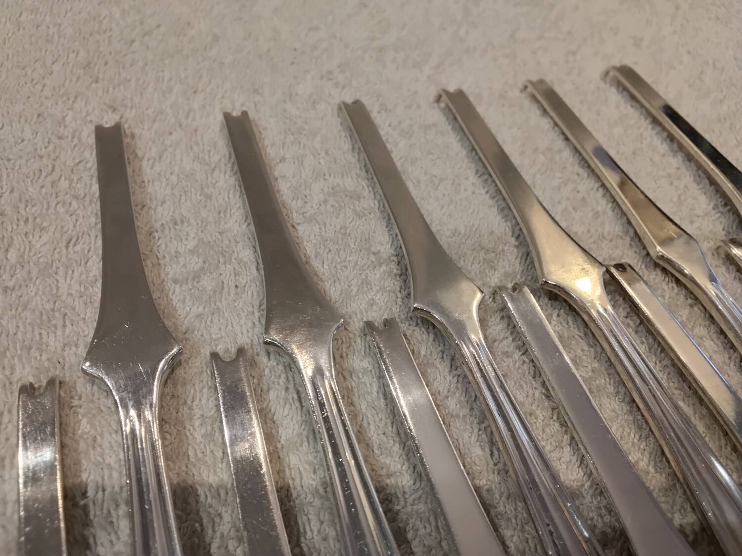 6 silver-plated metal lobster forks by the silversmith Christofle, model Dax.