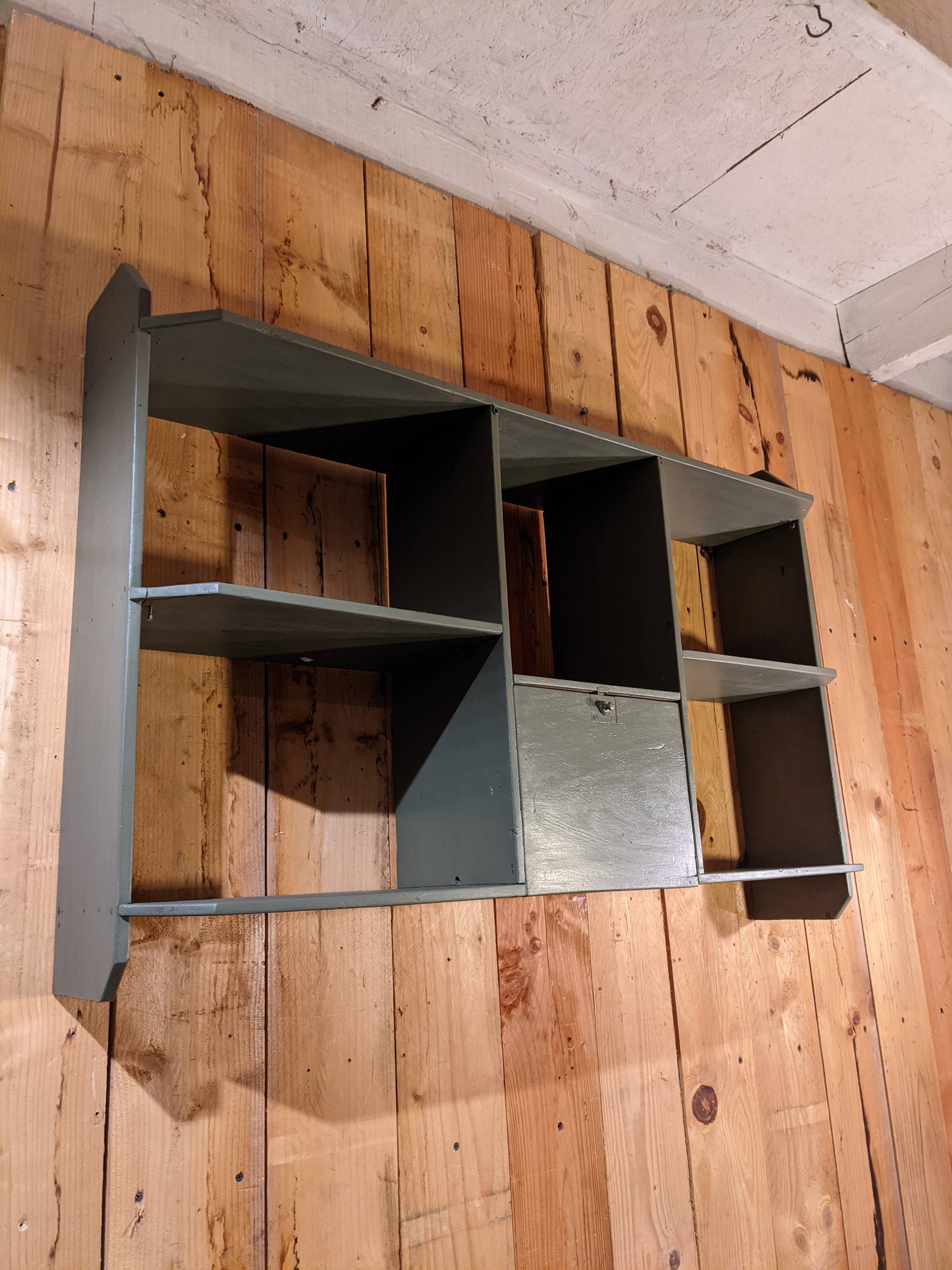 Wall shelf with lockers