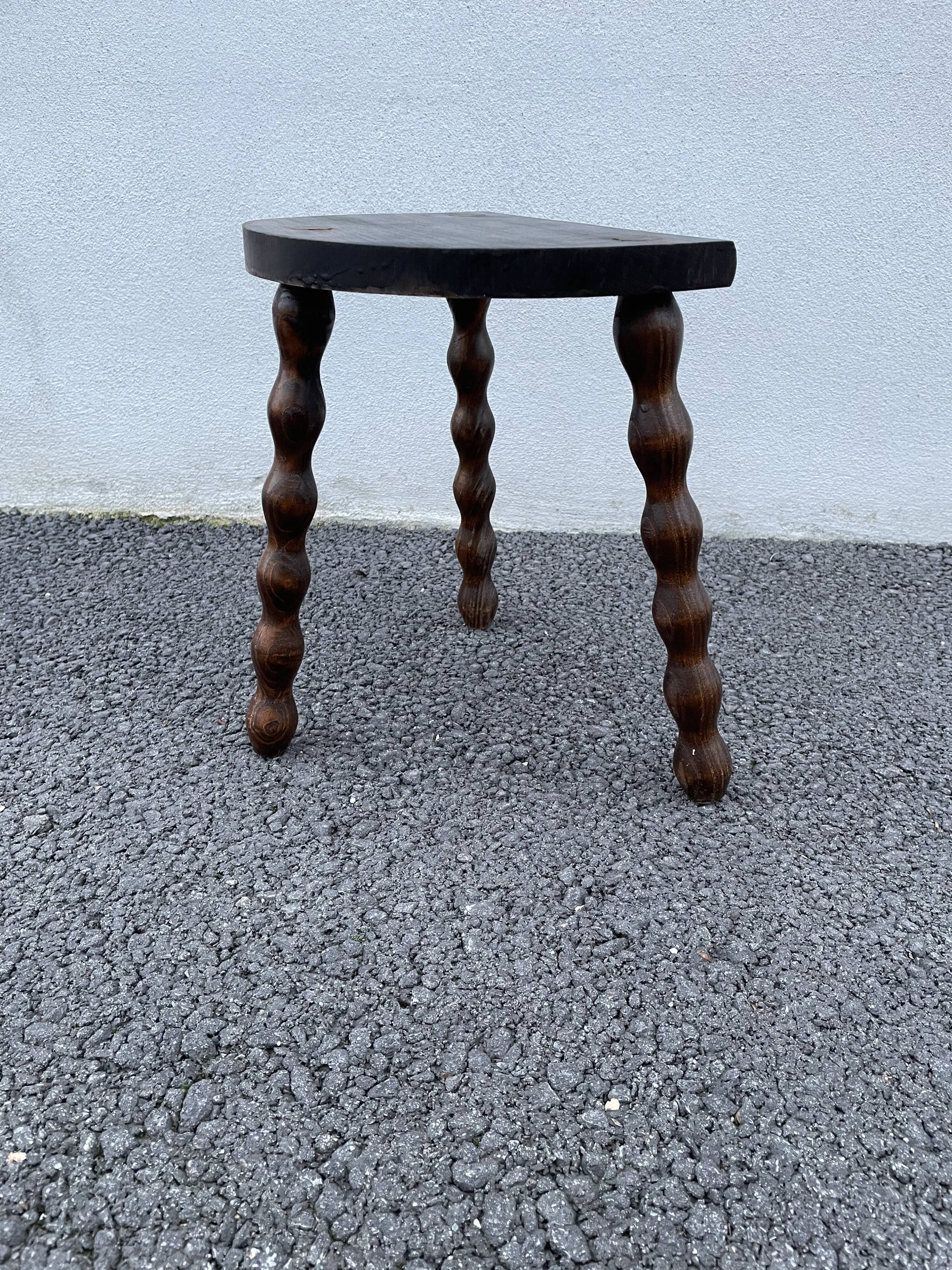 Tripod foot ball stool