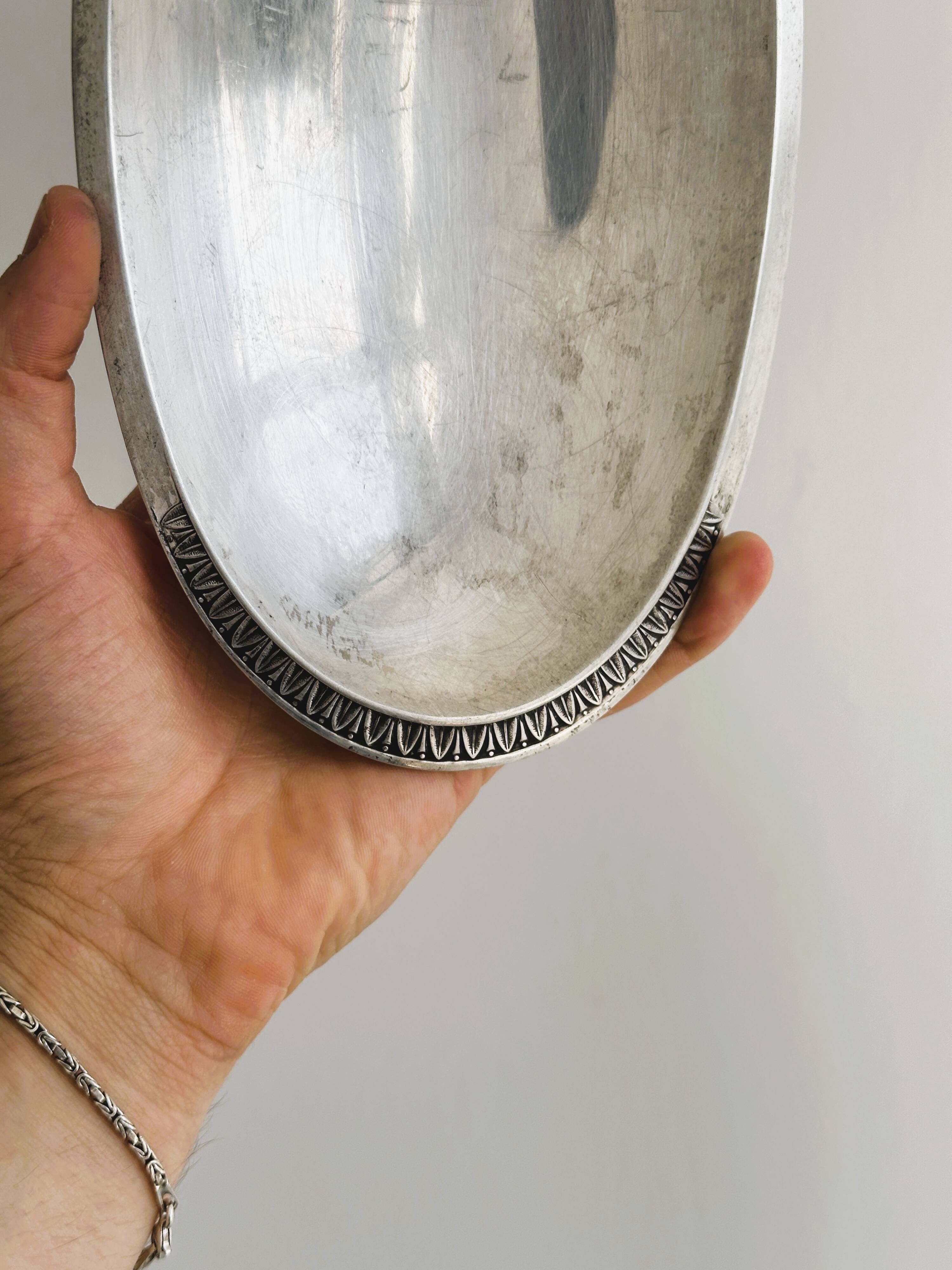 Silver-plated metal empty pocket on ball feet