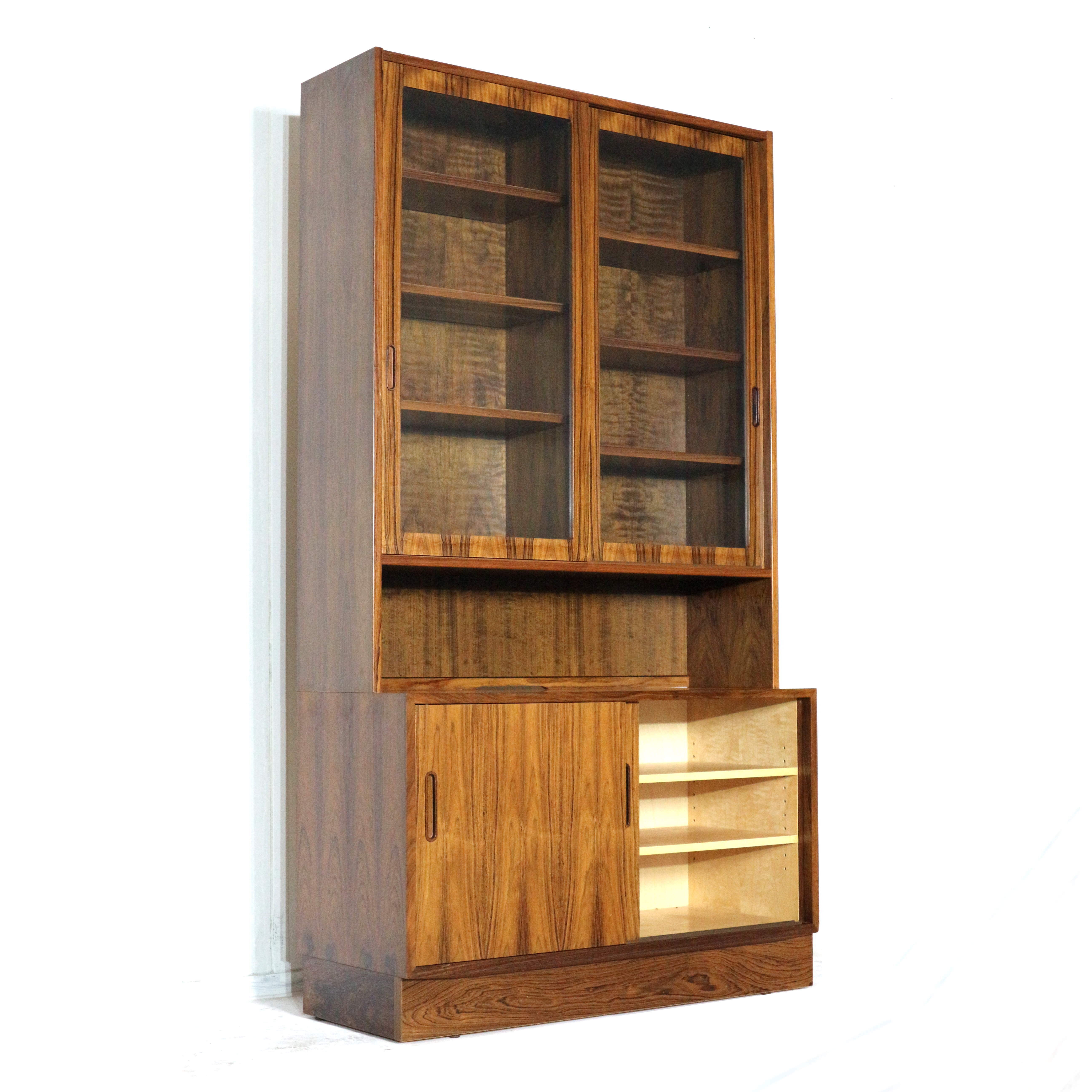 Vitrine design danoise en palissandre par Poul Hundevad des années 1970