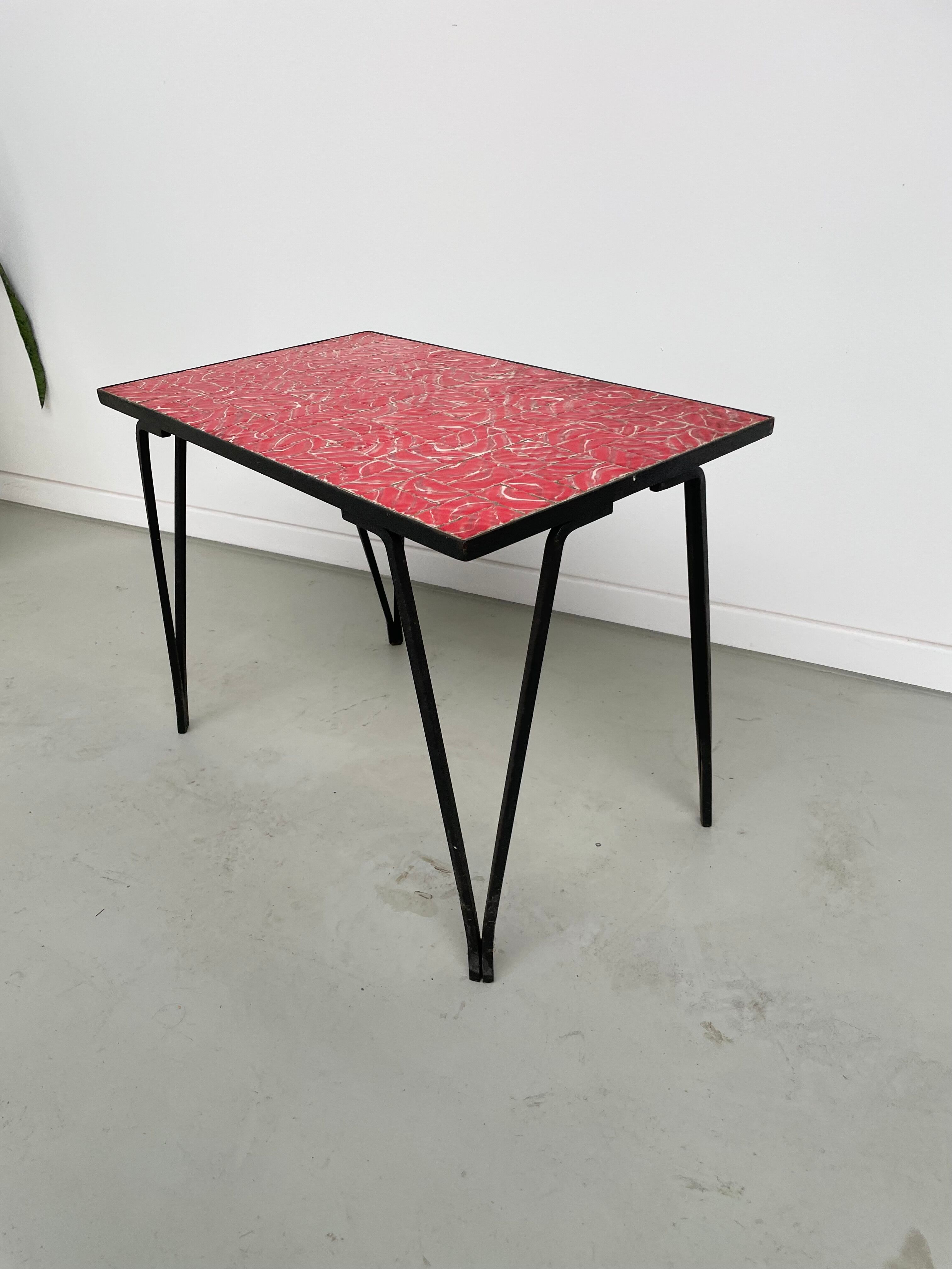Red ceramic coffee table 50s