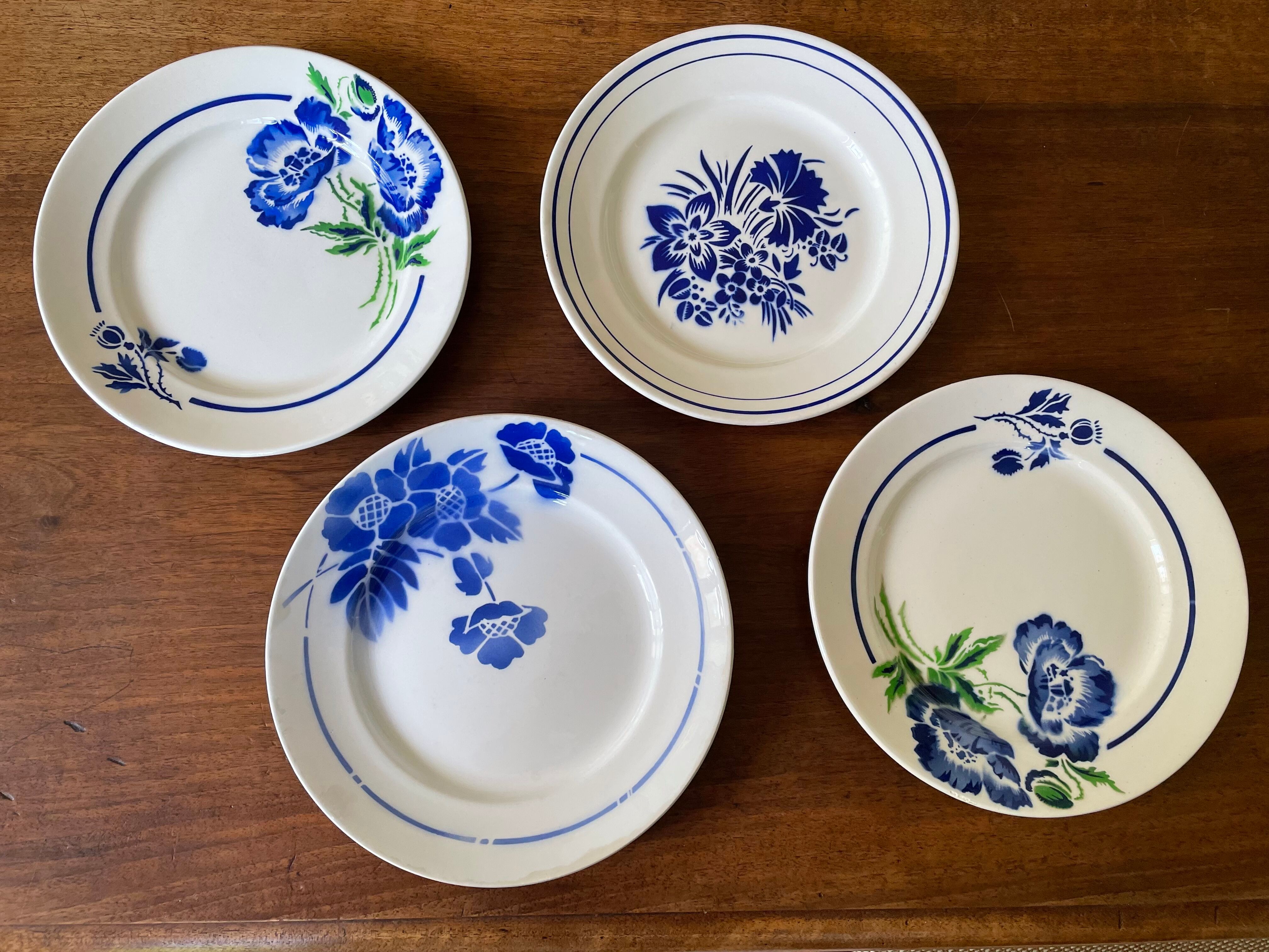 Set of 4 flat plates mismatched