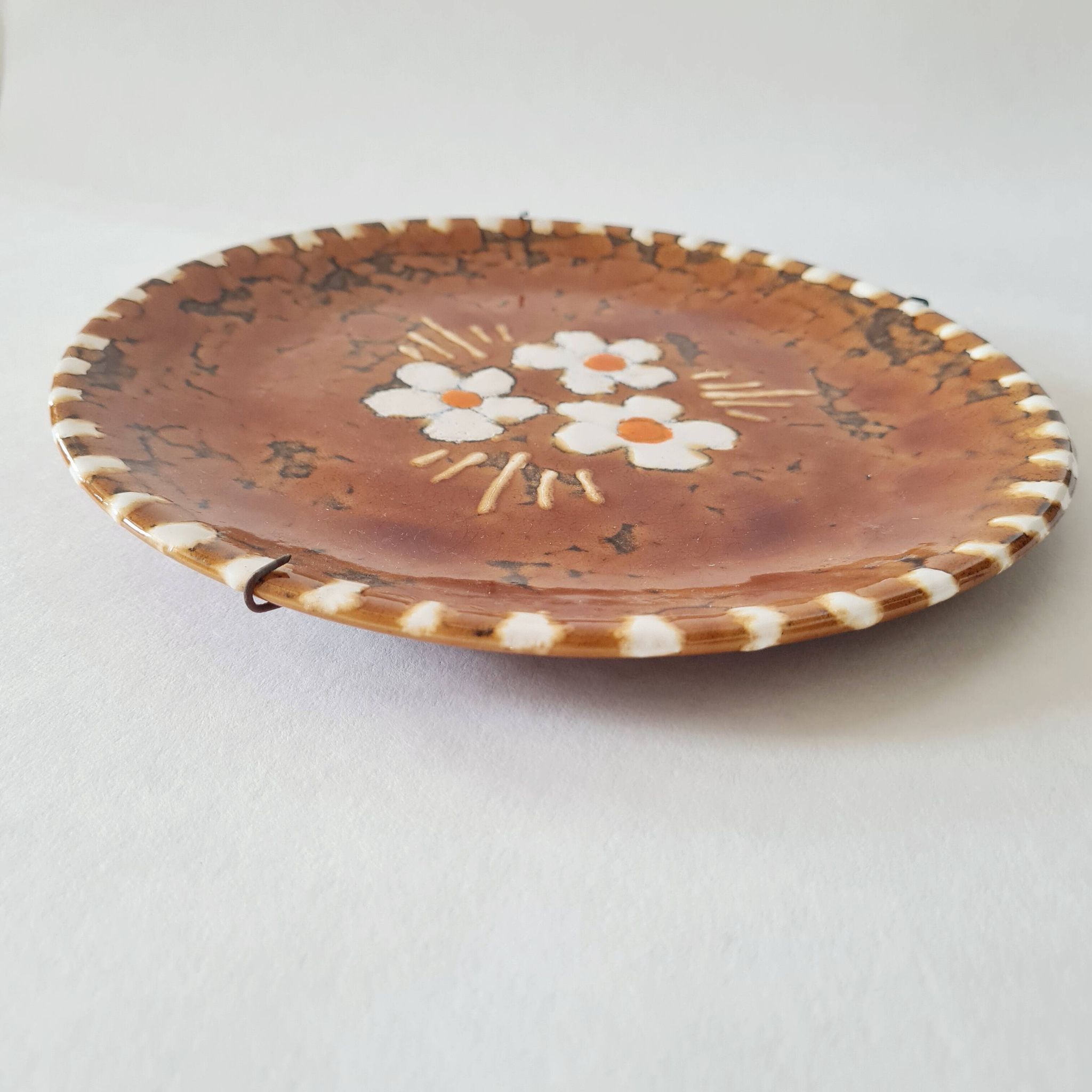 Assiette Vintage Céramique Artisanale - Décor Fleurs - Émail Ambré