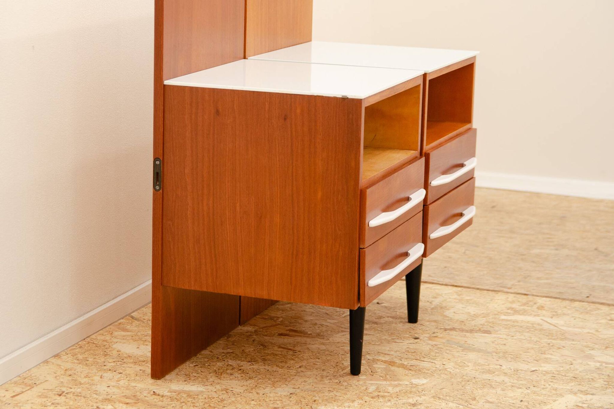 Paire de tables de chevet entièrement rénovées par Mojmír Požár, années 1960, Tchécoslovaquie