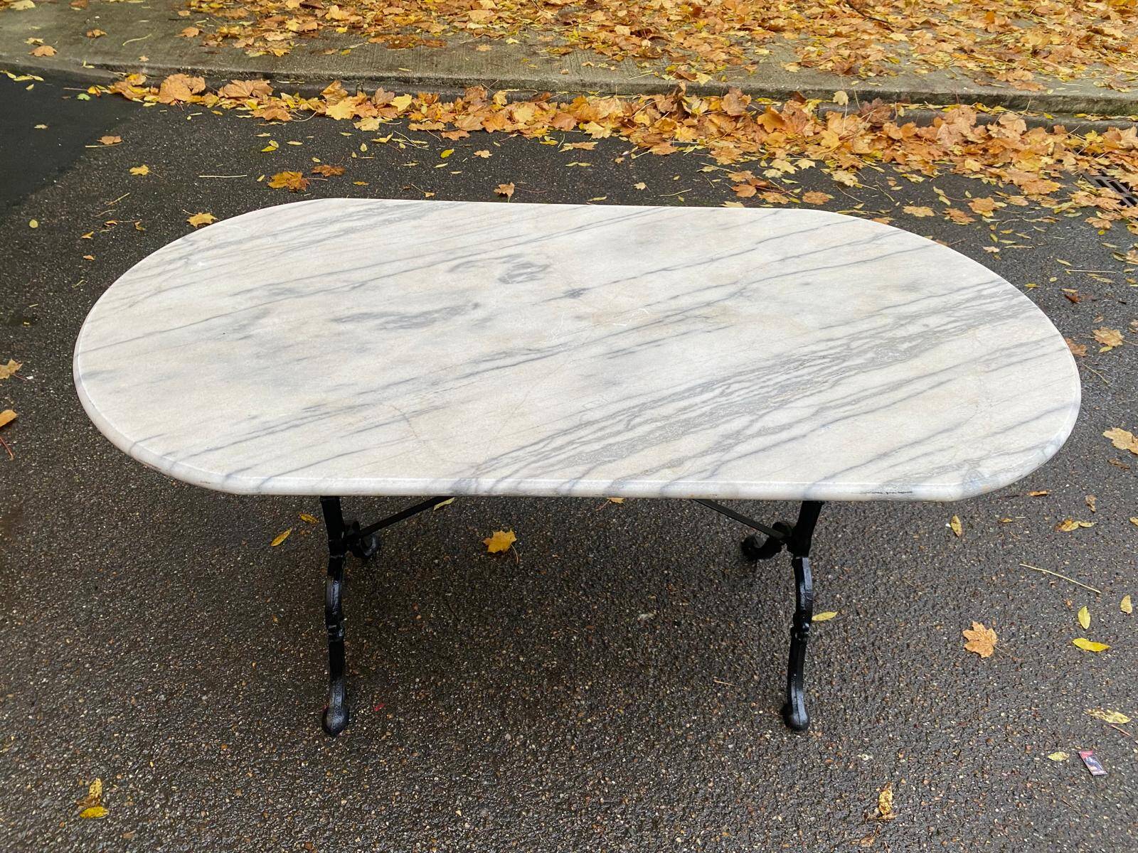 Table de bistrot marbre ovale et acier noire pétrole 4 couverts 140cm