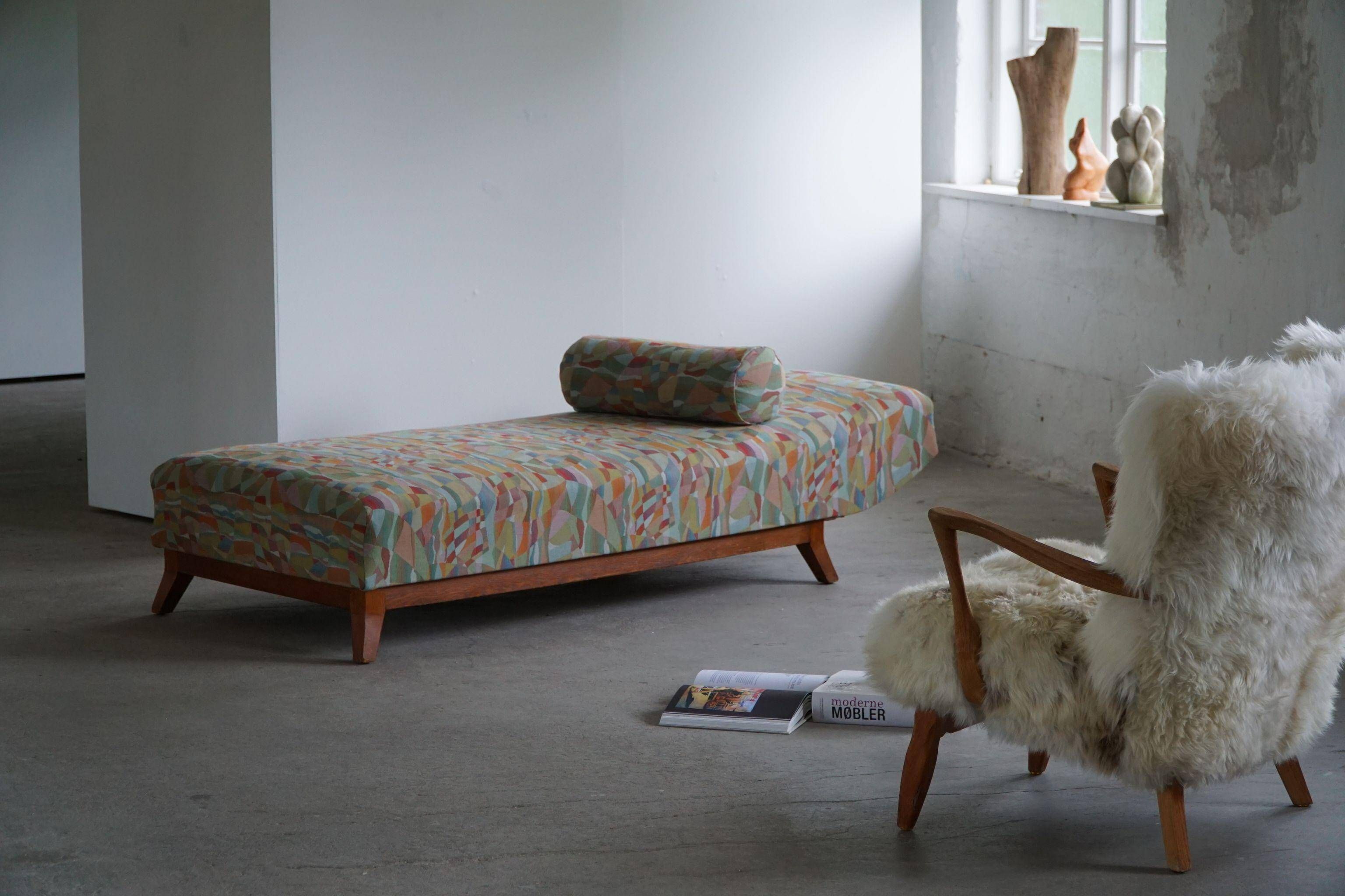 Art Deco daybed, reupholstered in vintage fabric, Danish cabinetmaker, 1940s.