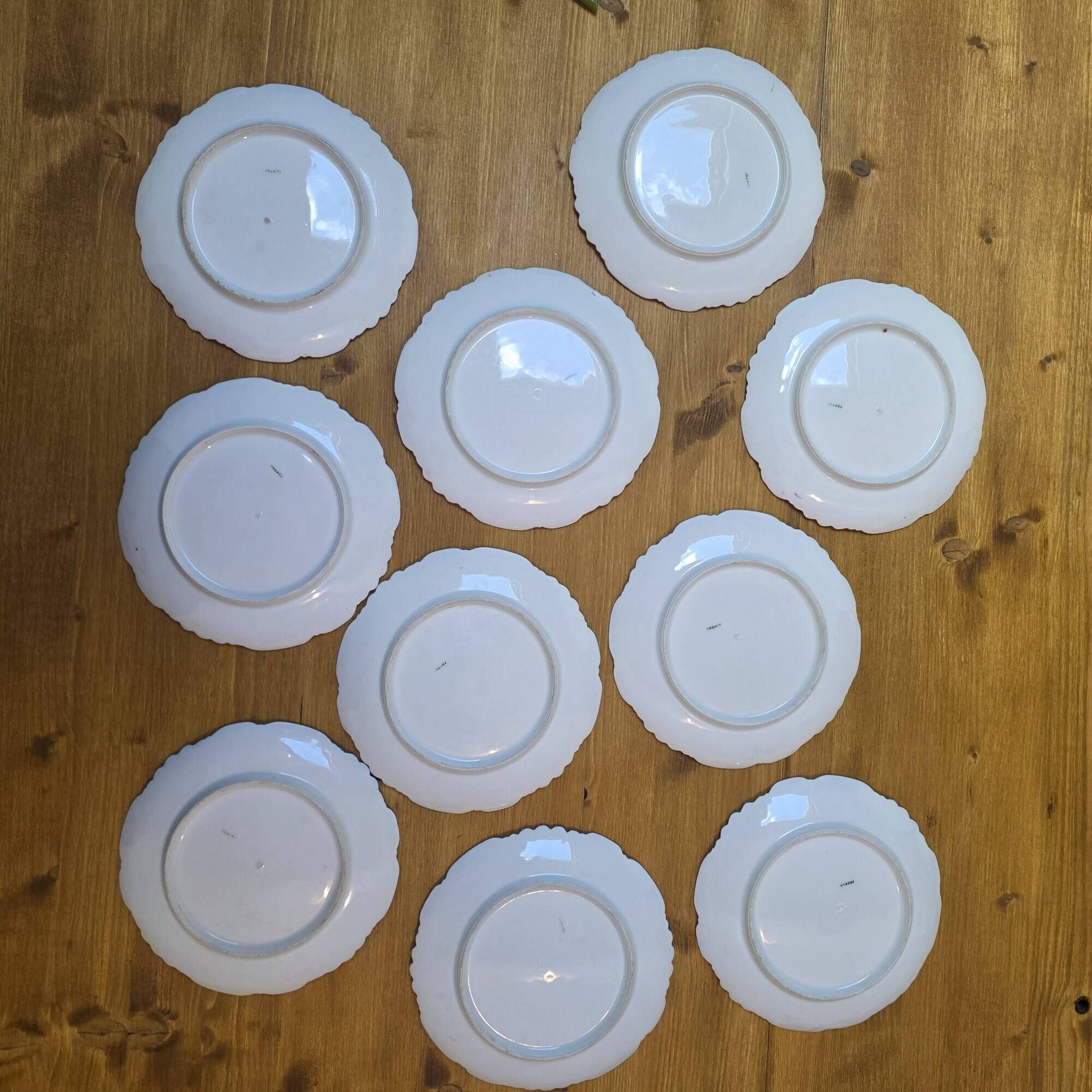 10 scalloped plates in French porcelain