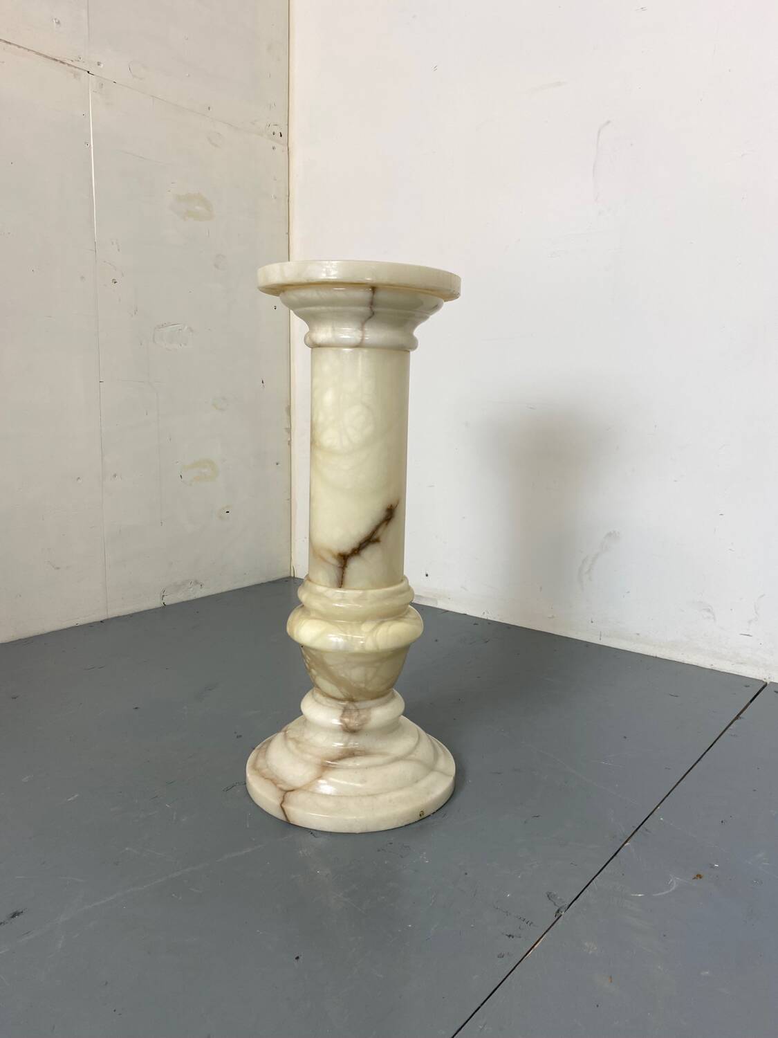 Vintage Spanish Alabaster Pedestal Column with Original Vase, 1970s, Set of 2