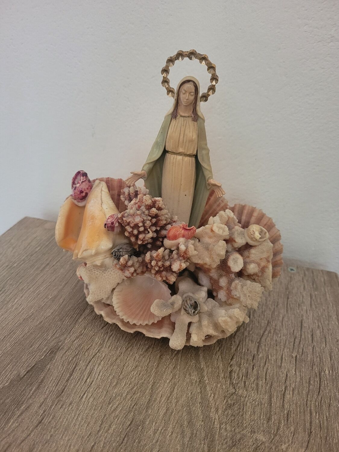 Statuette Virgin Mary shells