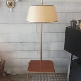 Reader lamppost with tablet