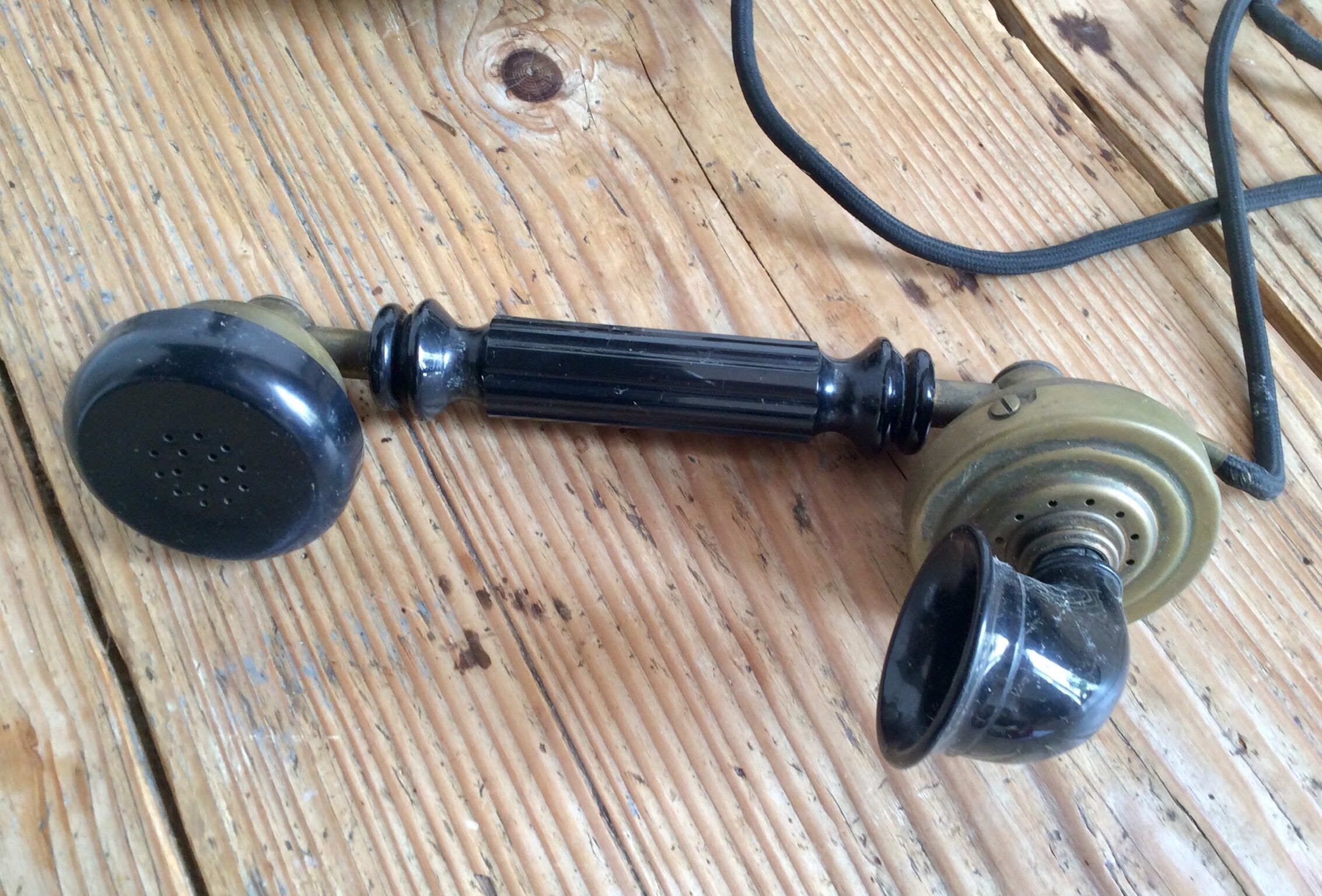 Old phone in Bakelite