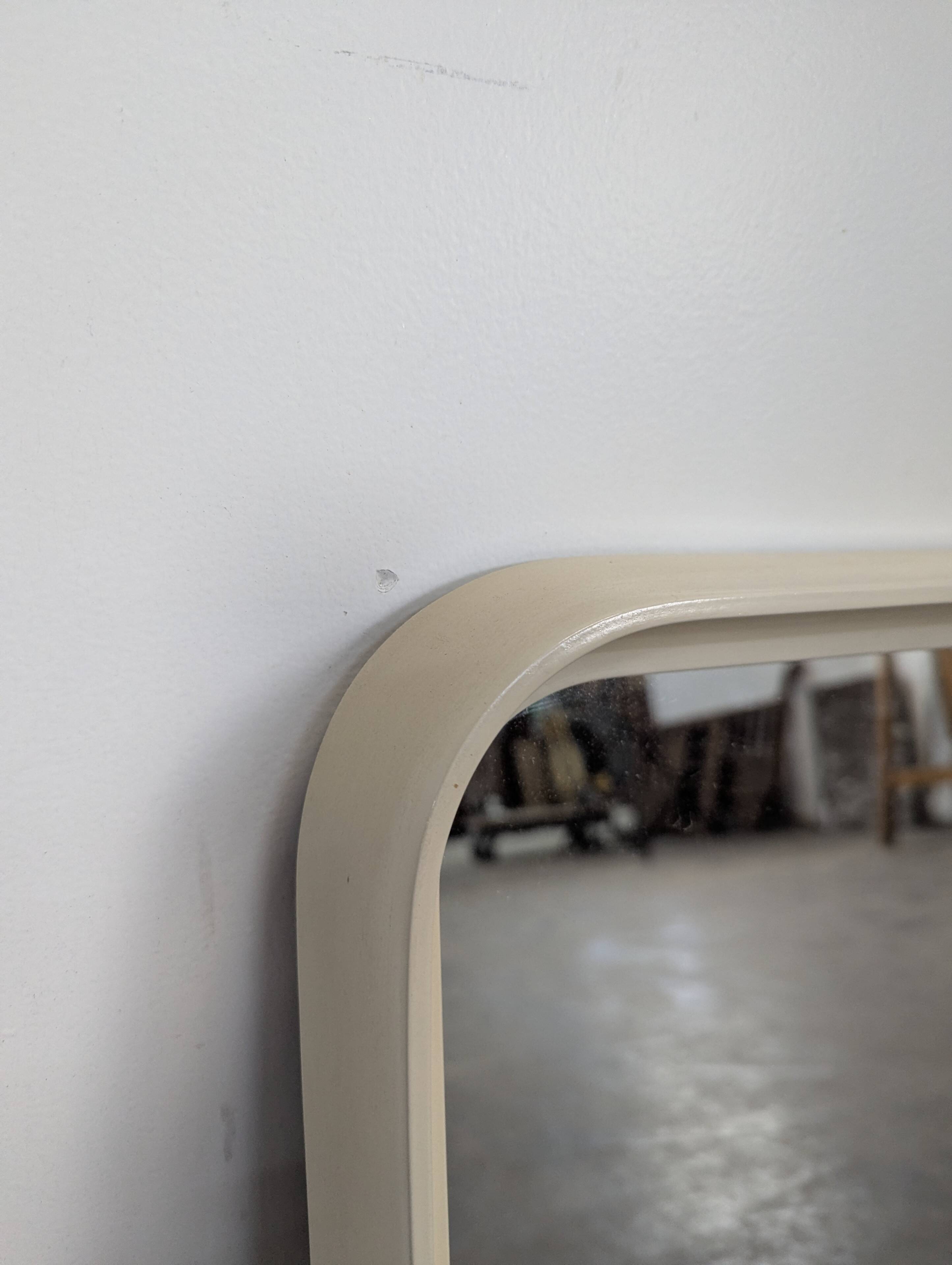 Square Italian mirror in resin